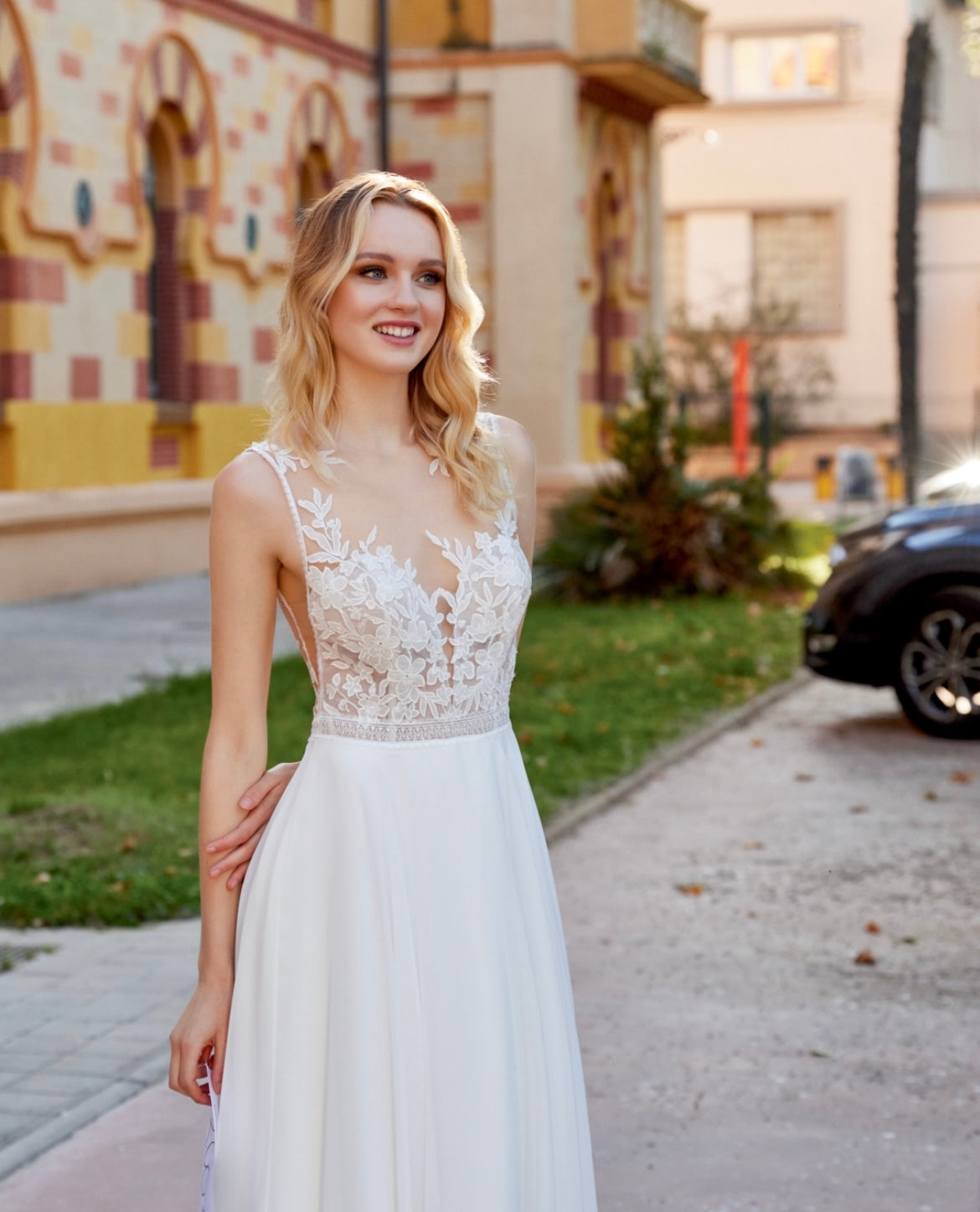 *EXCLUSIVITÉ* Elim *taille plus* - robe de mariée avec encolure de style haut illusion en chiffon *EXCLUSIVITÉ* Elim *taille plus* - robe de mariée avec encolure de style haut illusion en chiffon