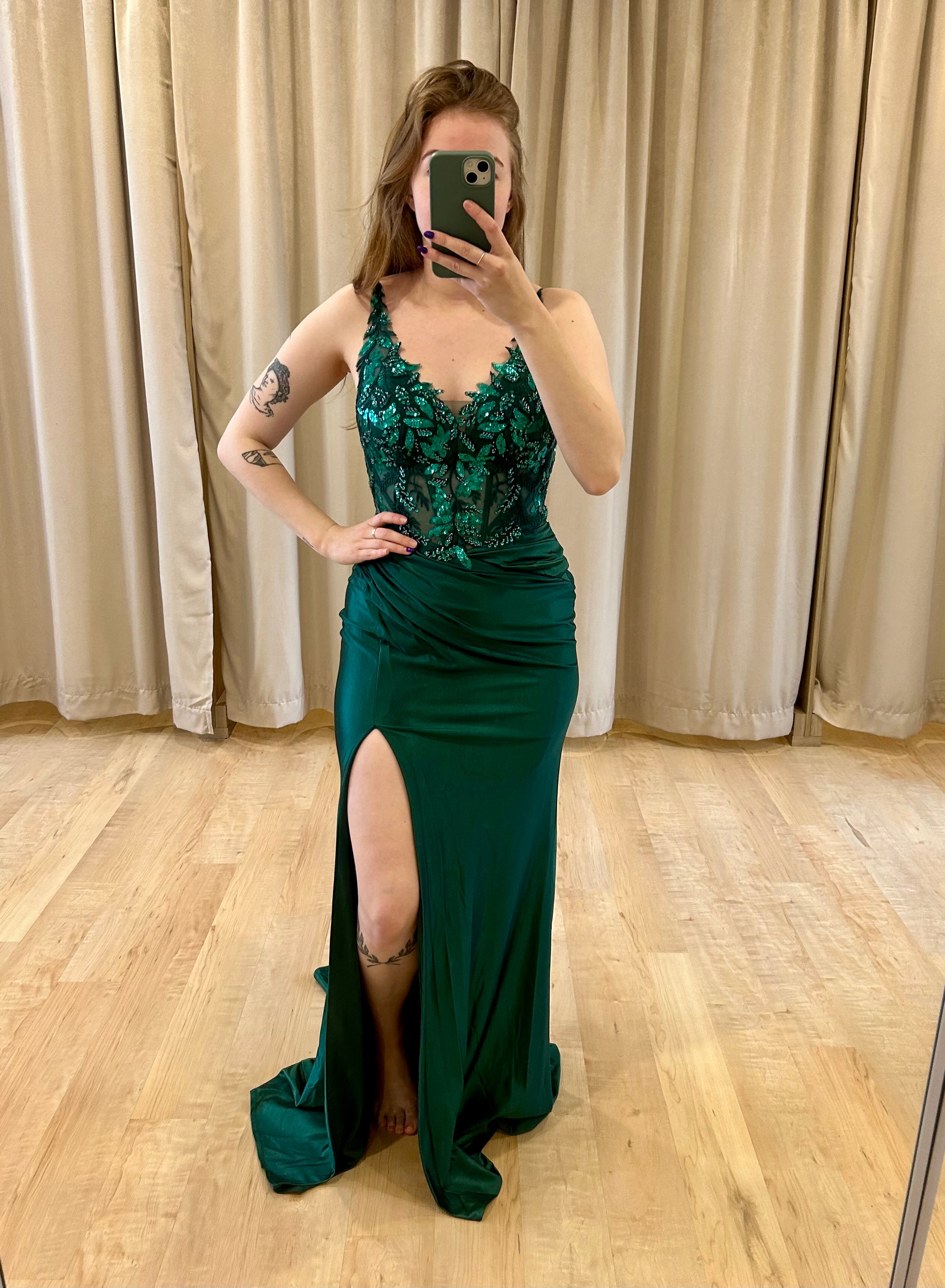 Ossia - robe longue avec jupe en satin extensible et haut brodé dentelle avec brillants Ossia - robe longue avec jupe en satin extensible et haut brodé dentelle avec brillants