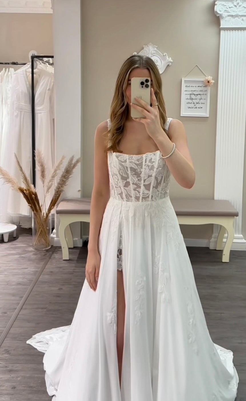 Lou - robe boho romantique moderne en dentelle et jupe de chiffon Lou - robe boho romantique moderne en dentelle et jupe de chiffon