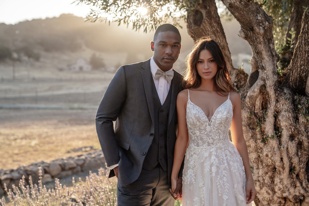 Stella *échantillon taille 16* - robe de mariée ligne A avec dentelle au buste et bretelles fines Stella *échantillon taille 16* - robe de mariée ligne A avec dentelle au buste et bretelles fines