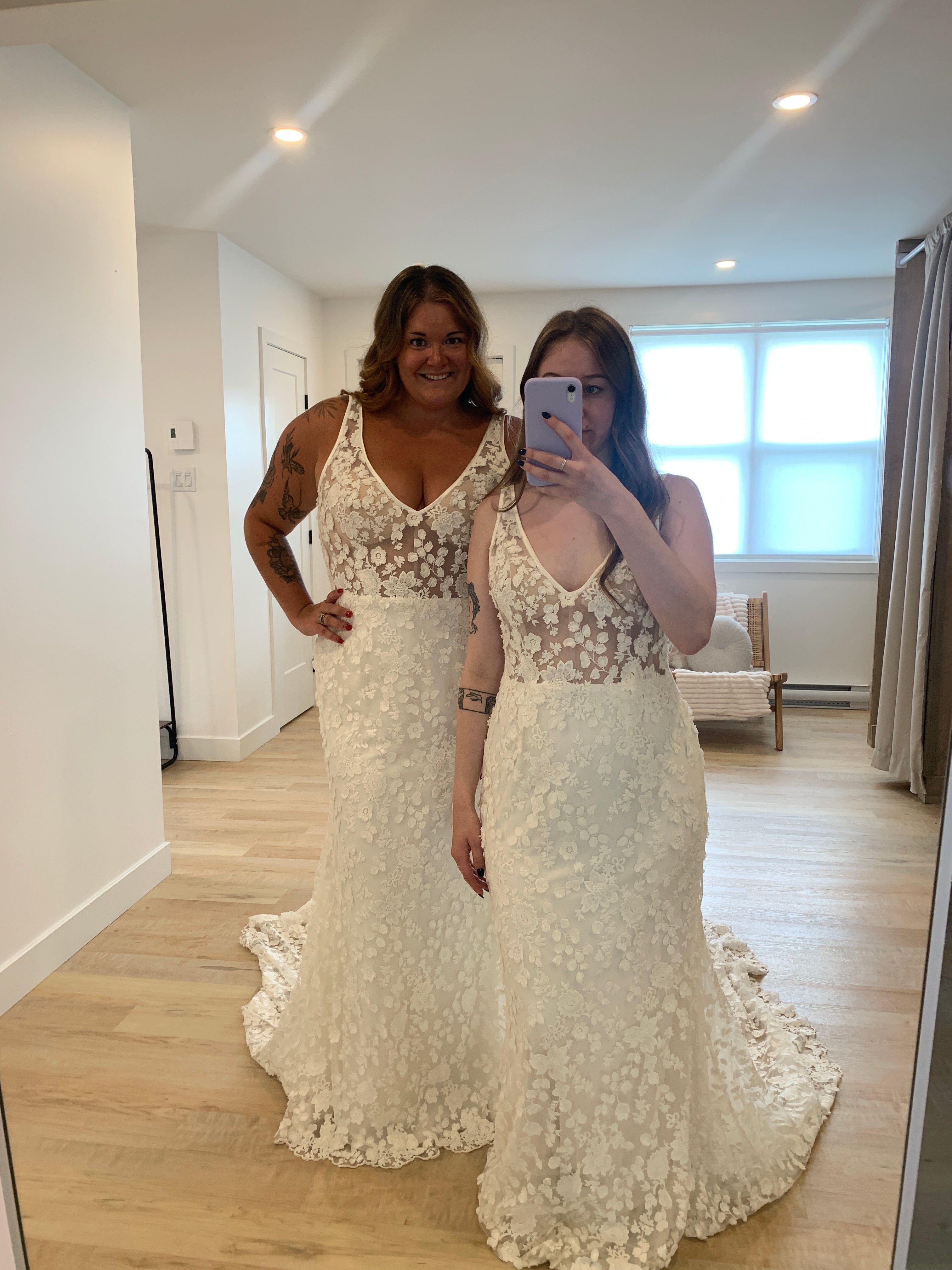 *EXCLUSIVITÉ* Joni *taille plus*- robe de mariée luxueuse de coupe ajustée, sans manches, en dentelle 3D *EXCLUSIVITÉ* Joni *taille plus*- robe de mariée luxueuse de coupe ajustée, sans manches, en dentelle 3D