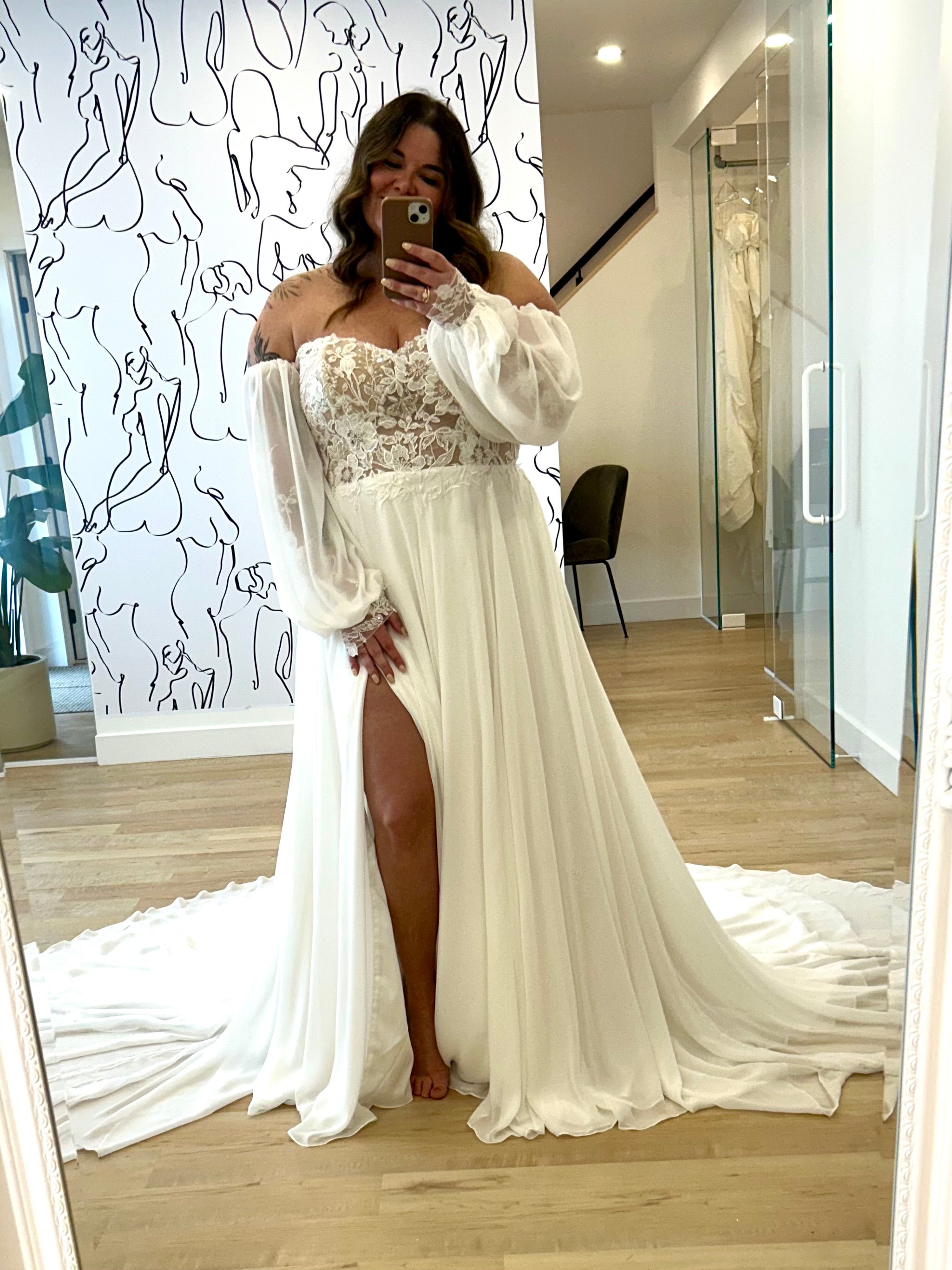 Hazelina *taille plus* - robe de mariée d’inspiration romantique & boho en chiffon et dentelle Hazelina *taille plus* - robe de mariée d’inspiration romantique & boho en chiffon et dentelle