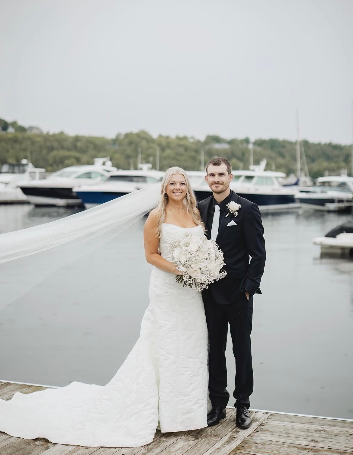 Gabana - high-end fitted brocade wedding dress with off-shoulder buckles Gabana - high-end fitted brocade wedding dress with off-shoulder buckles