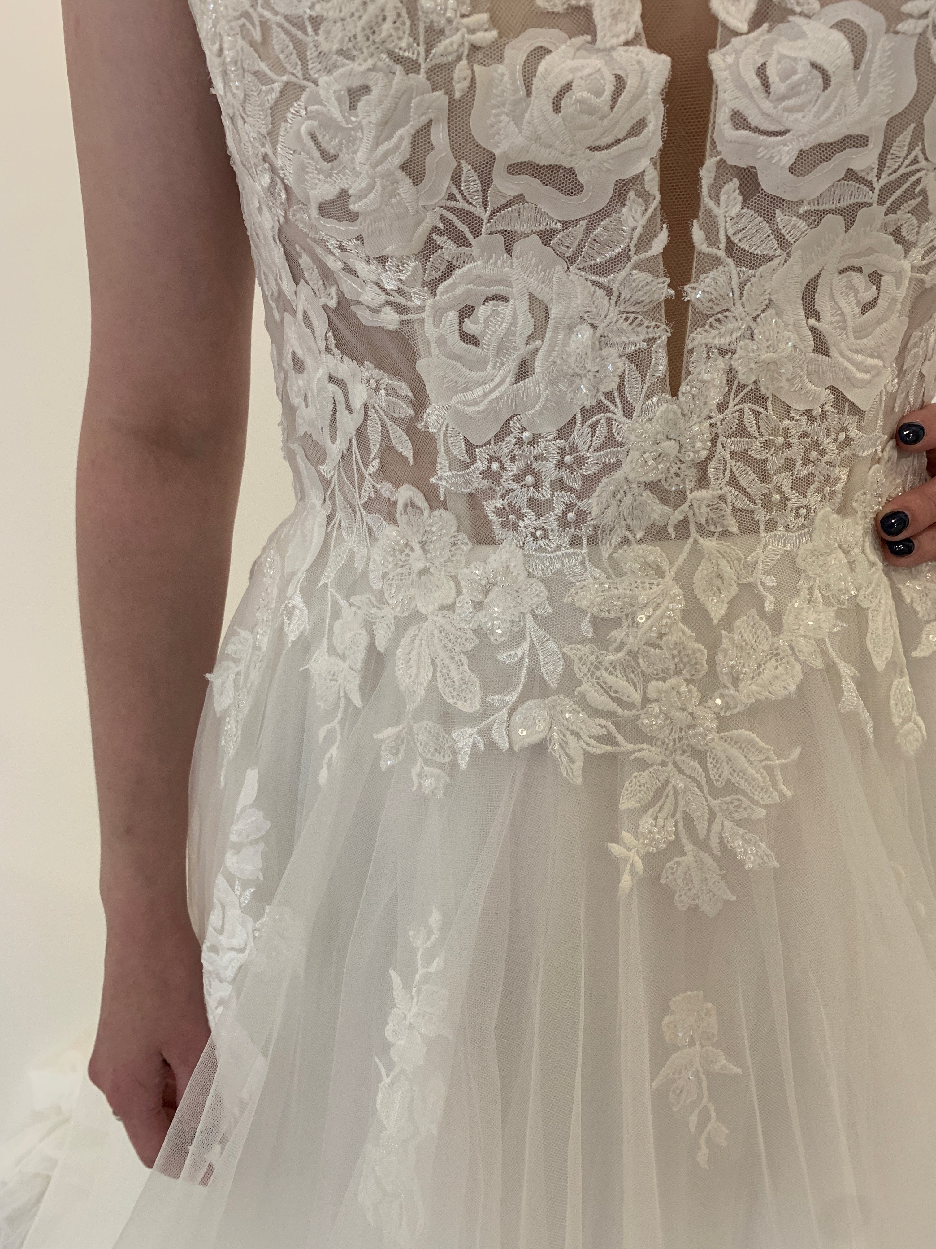 *EXCLUSIVITÉ* Pokey *échantillon taille 8* - robe boho romantique volumineuse en tulle avec haut brodé de dentelle et bretelles fines *EXCLUSIVITÉ* Pokey *échantillon taille 8* - robe boho romantique volumineuse en tulle avec haut brodé de dentelle et bretelles fines