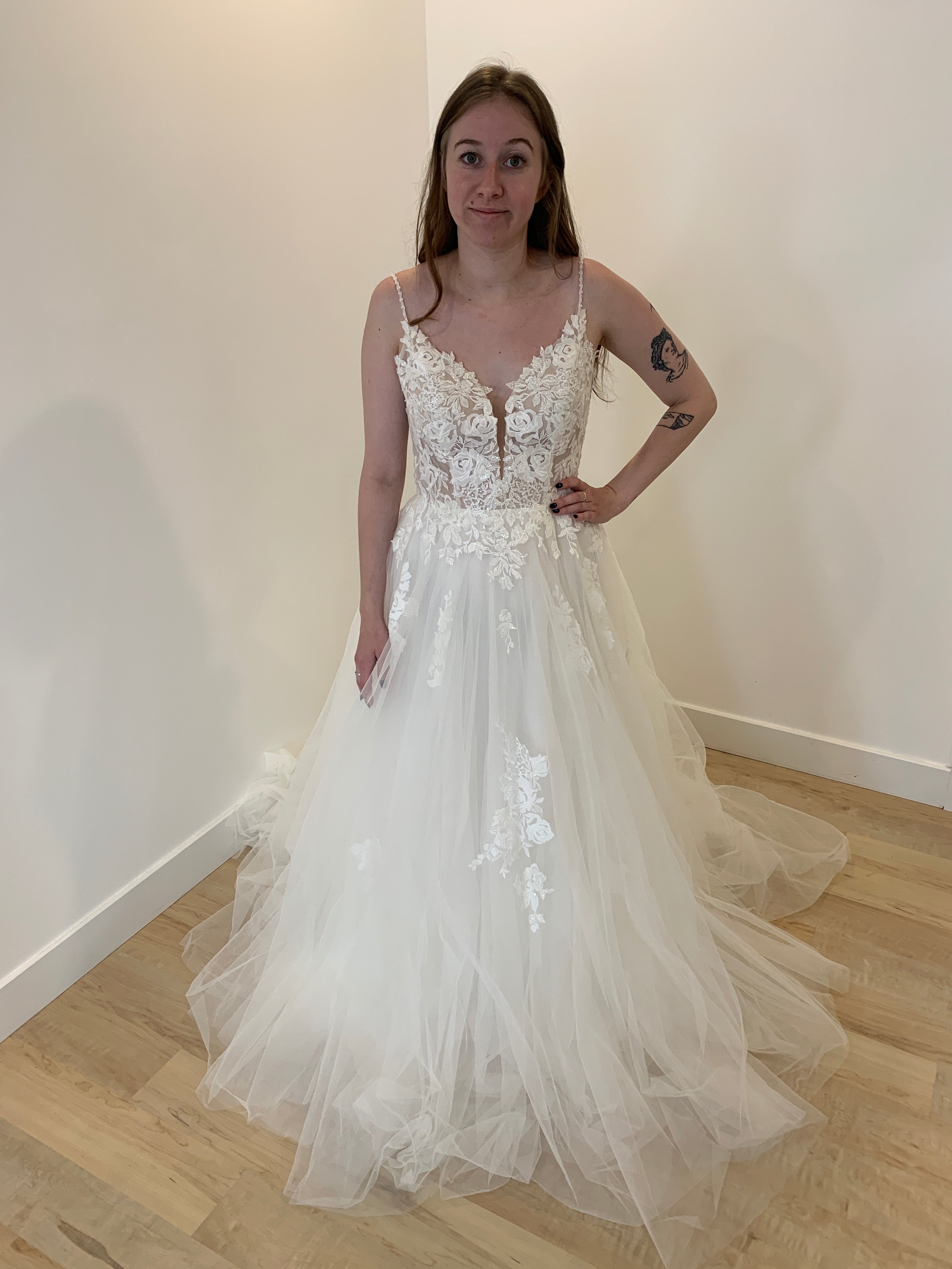 *EXCLUSIVITÉ* Pokey *échantillon taille 8* - robe boho romantique volumineuse en tulle avec haut brodé de dentelle et bretelles fines *EXCLUSIVITÉ* Pokey *échantillon taille 8* - robe boho romantique volumineuse en tulle avec haut brodé de dentelle et bretelles fines