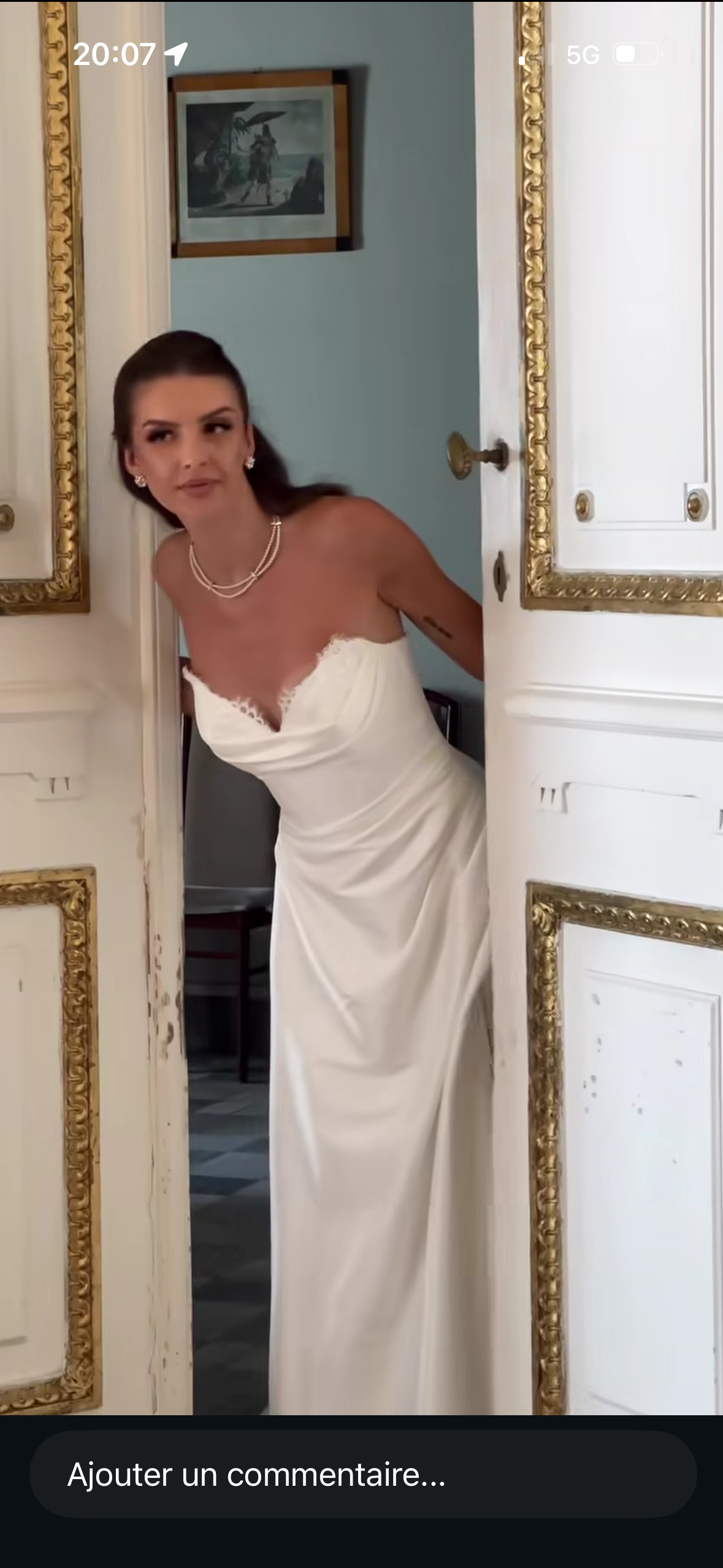 Helen - robe de mariée moderne et classique à bustier avec insertion de dentelle et jambe fendue avec dentelle Helen - robe de mariée moderne et classique à bustier avec insertion de dentelle et jambe fendue avec dentelle