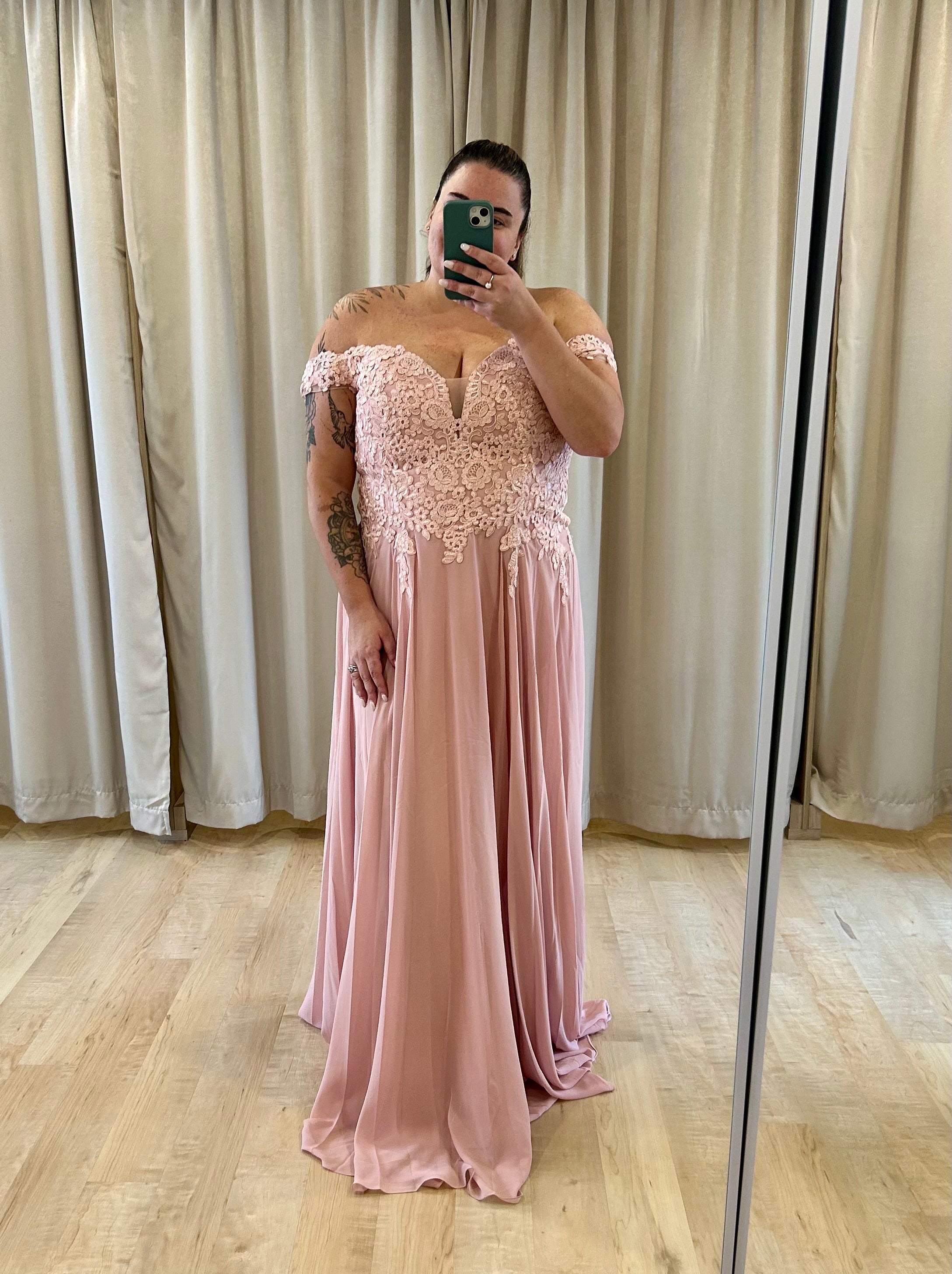 Tux - Robe longue à épaules dénudées avec dentelle et dos lacé Tux - Robe longue à épaules dénudées avec dentelle et dos lacé