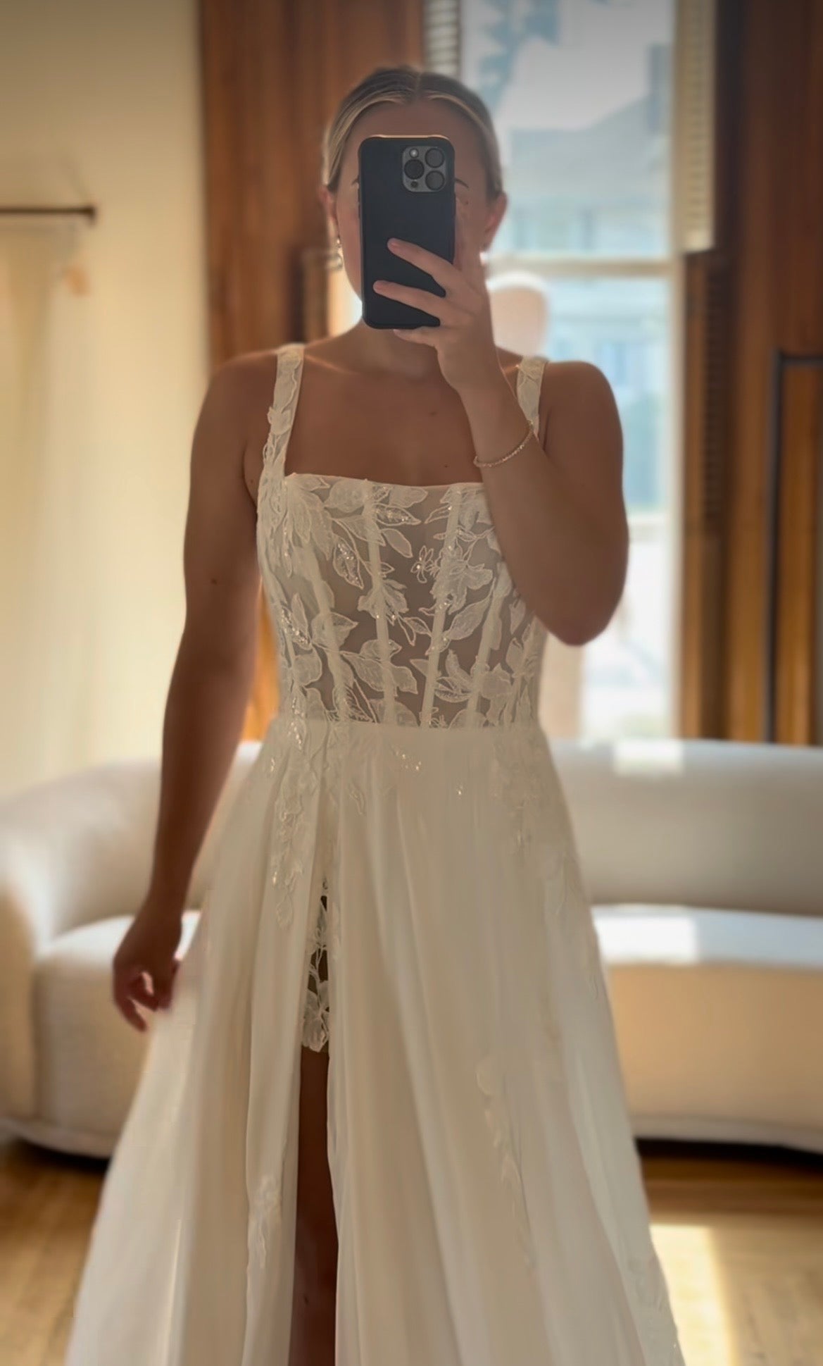 Lou - robe boho romantique moderne en dentelle et jupe de chiffon Lou - robe boho romantique moderne en dentelle et jupe de chiffon