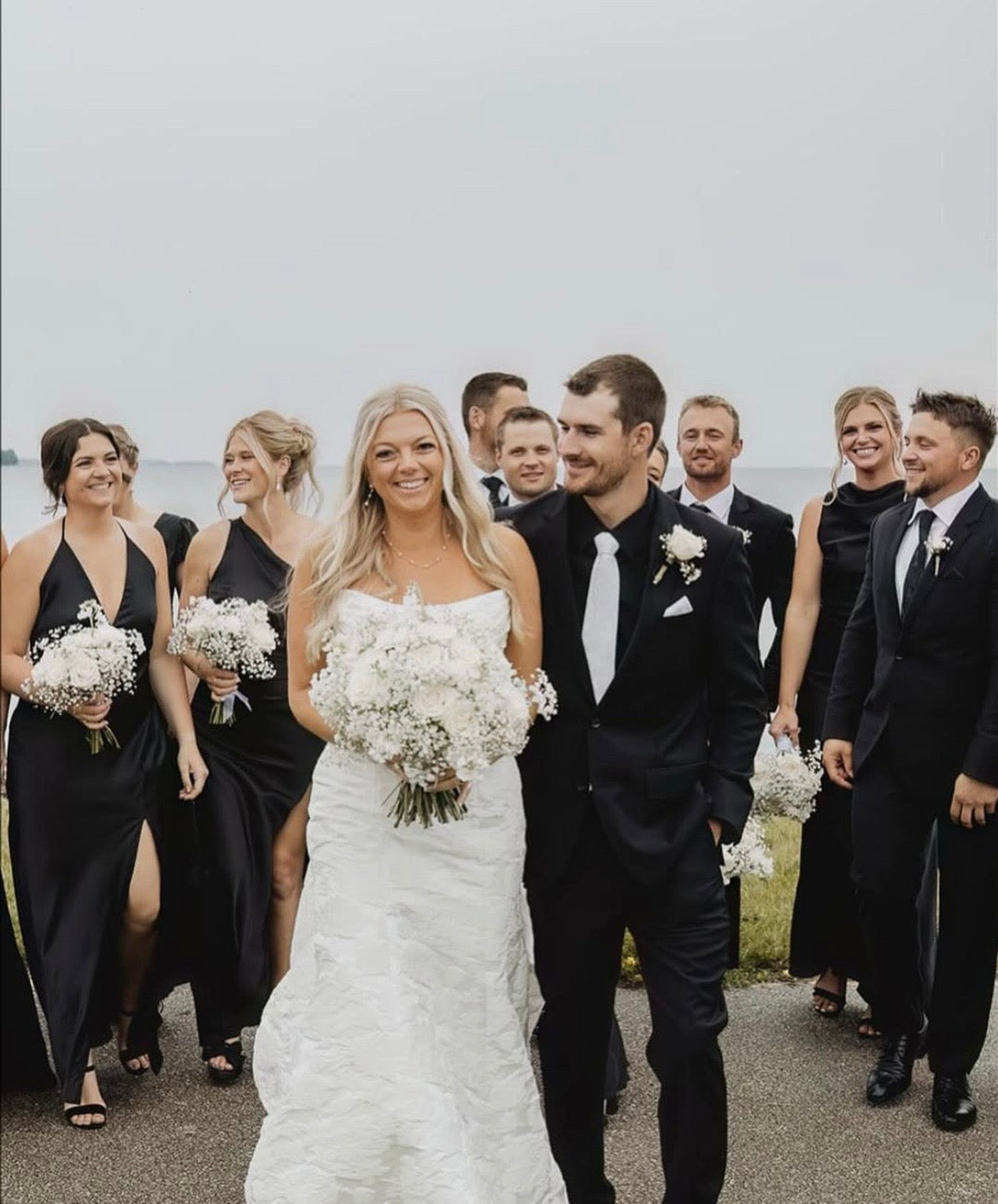 Gabana - high-end fitted brocade wedding dress with off-shoulder buckles Gabana - high-end fitted brocade wedding dress with off-shoulder buckles