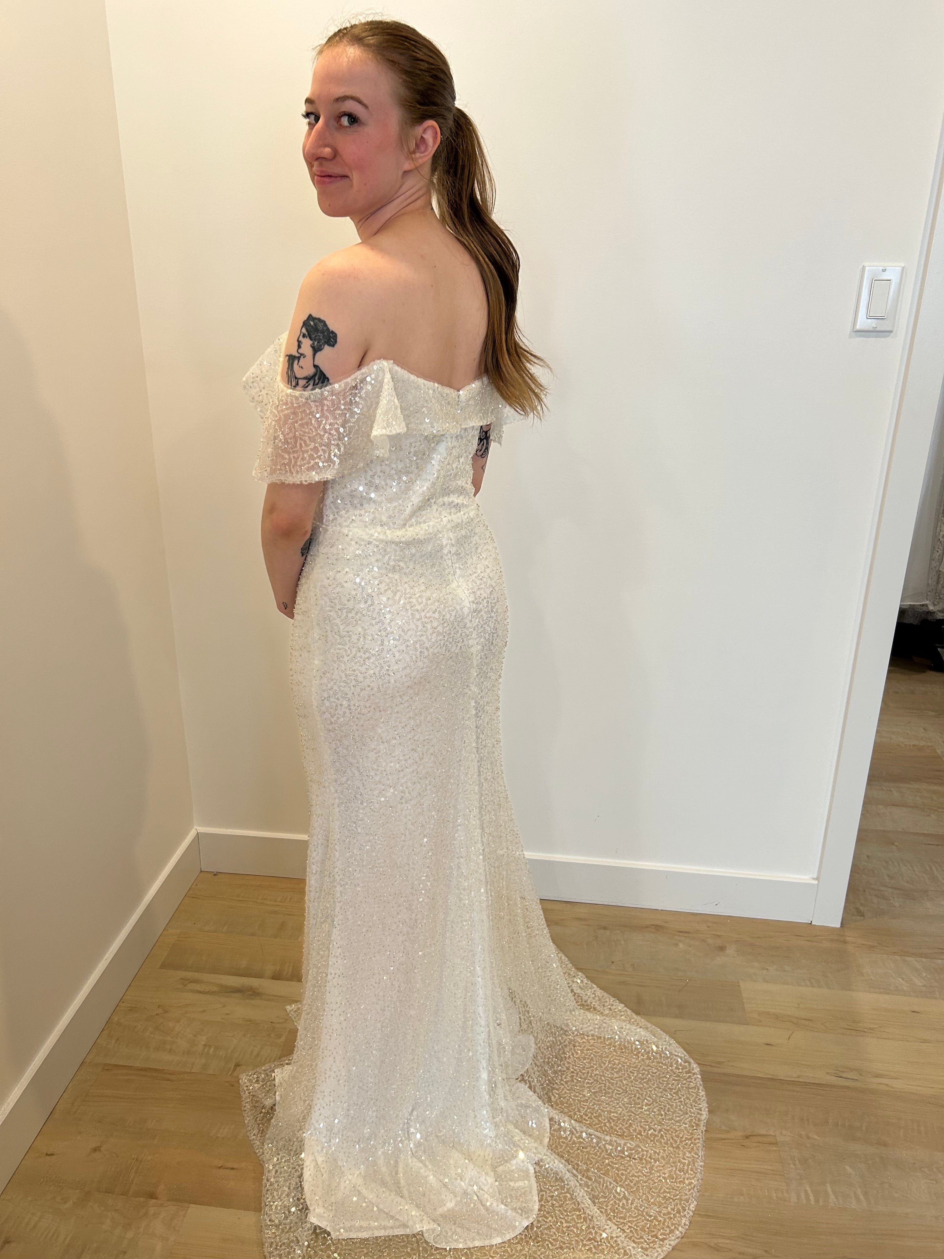 Estelle - long shiny dress with off-shoulder sleeves Estelle - long shiny dress with off-shoulder sleeves