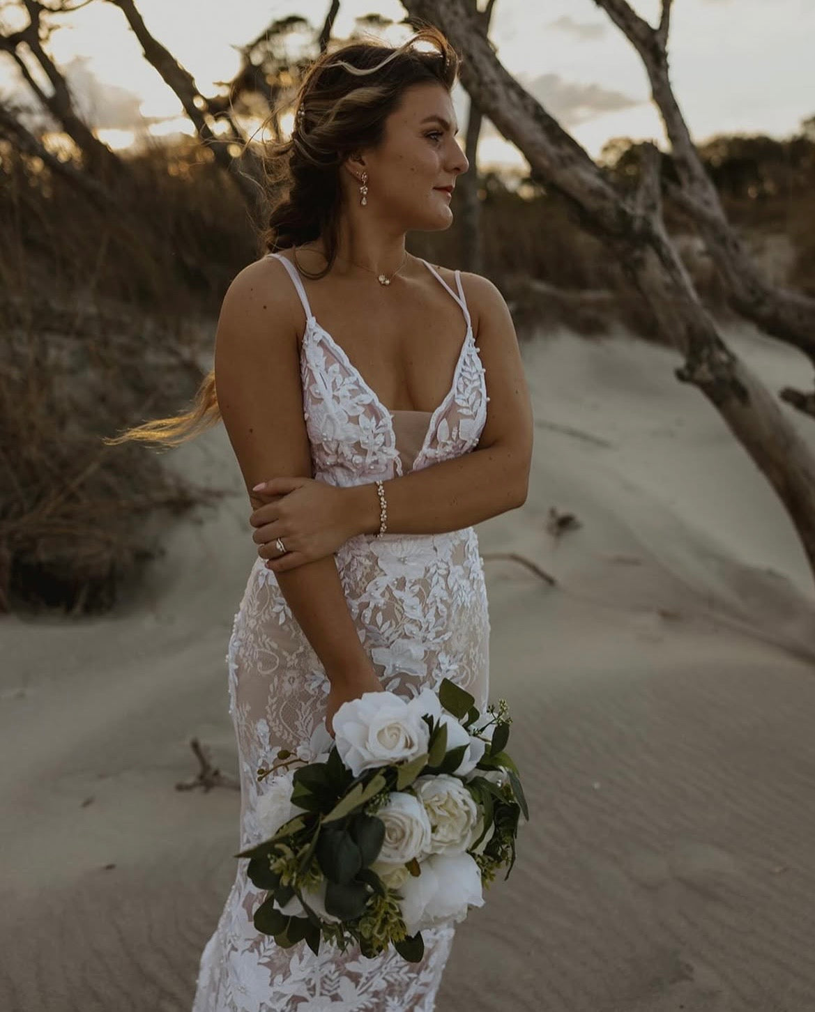 Barnes - robe de mariée en dentelle avec fleurs et overskirt en tulle Barnes - robe de mariée en dentelle avec fleurs et overskirt en tulle