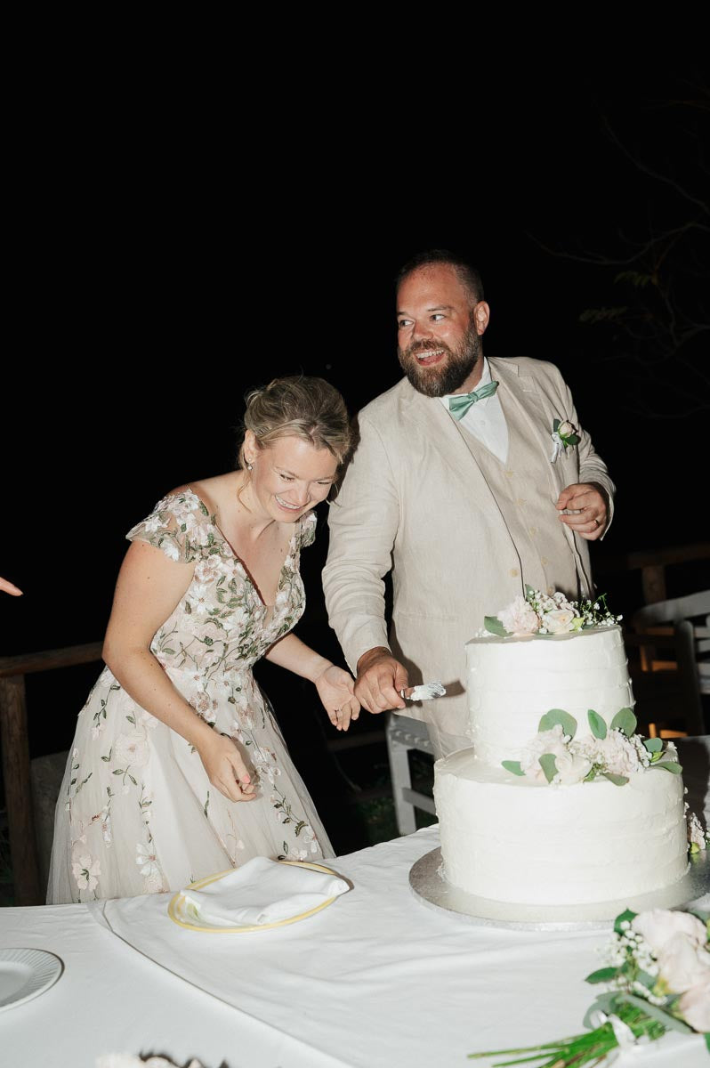 Juno - unique and festive wedding dress with premium embroidered lace and short puff sleeves Juno - unique and festive wedding dress with premium embroidered lace and short puff sleeves