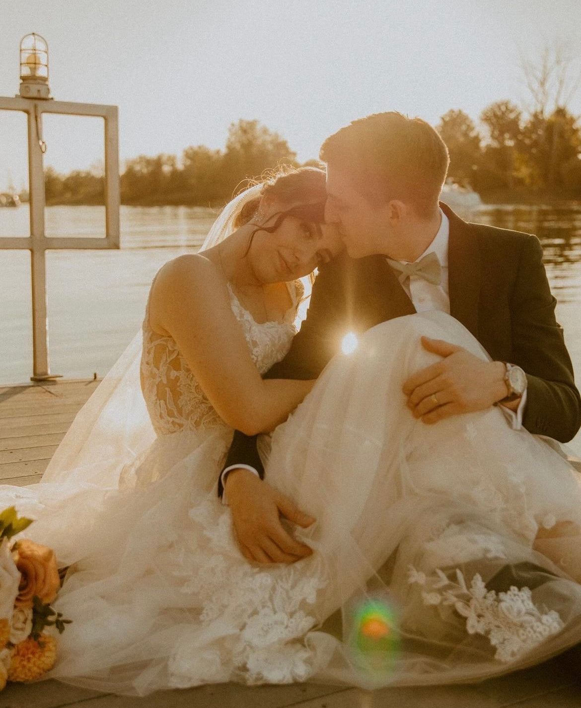 Alfie - robe en A volumineuse avec dentelle florale légèrement brodée et encolure droite Alfie - robe en A volumineuse avec dentelle florale légèrement brodée et encolure droite