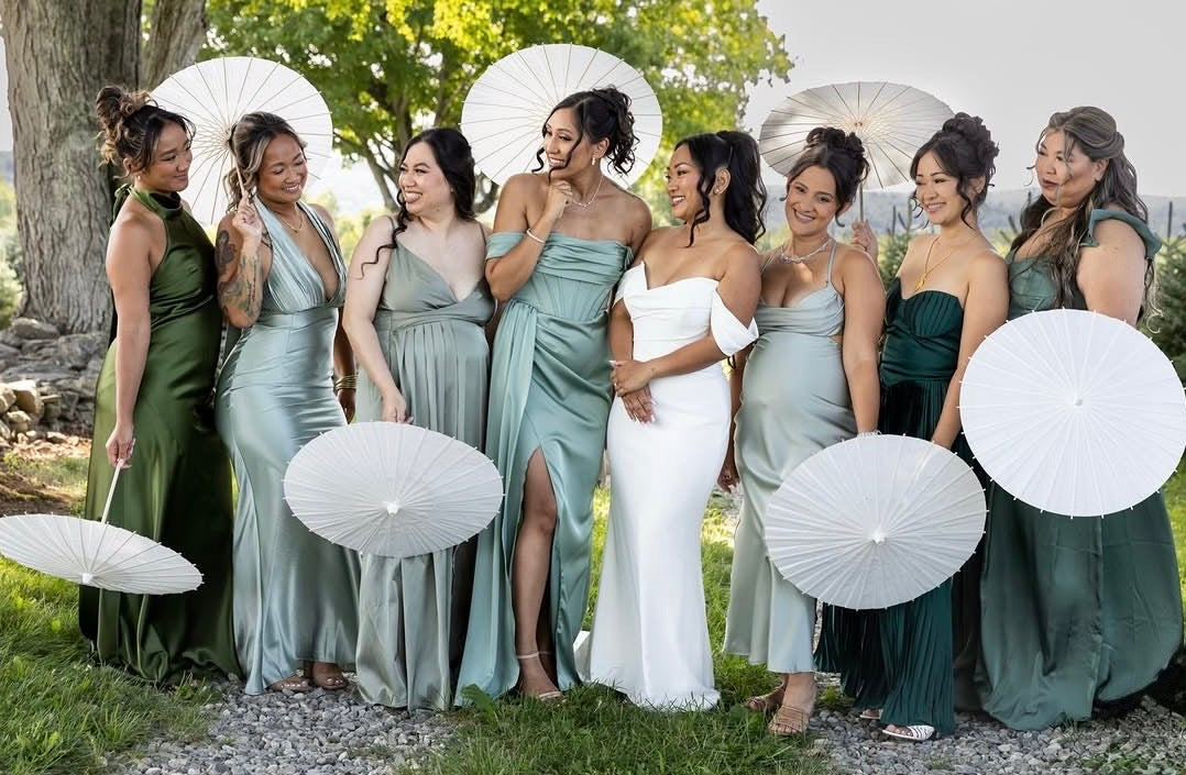 Grigio - robe de mariée ajustée en crêpe extensible avec bretelles off soulders amovibles Grigio - robe de mariée ajustée en crêpe extensible avec bretelles off soulders amovibles