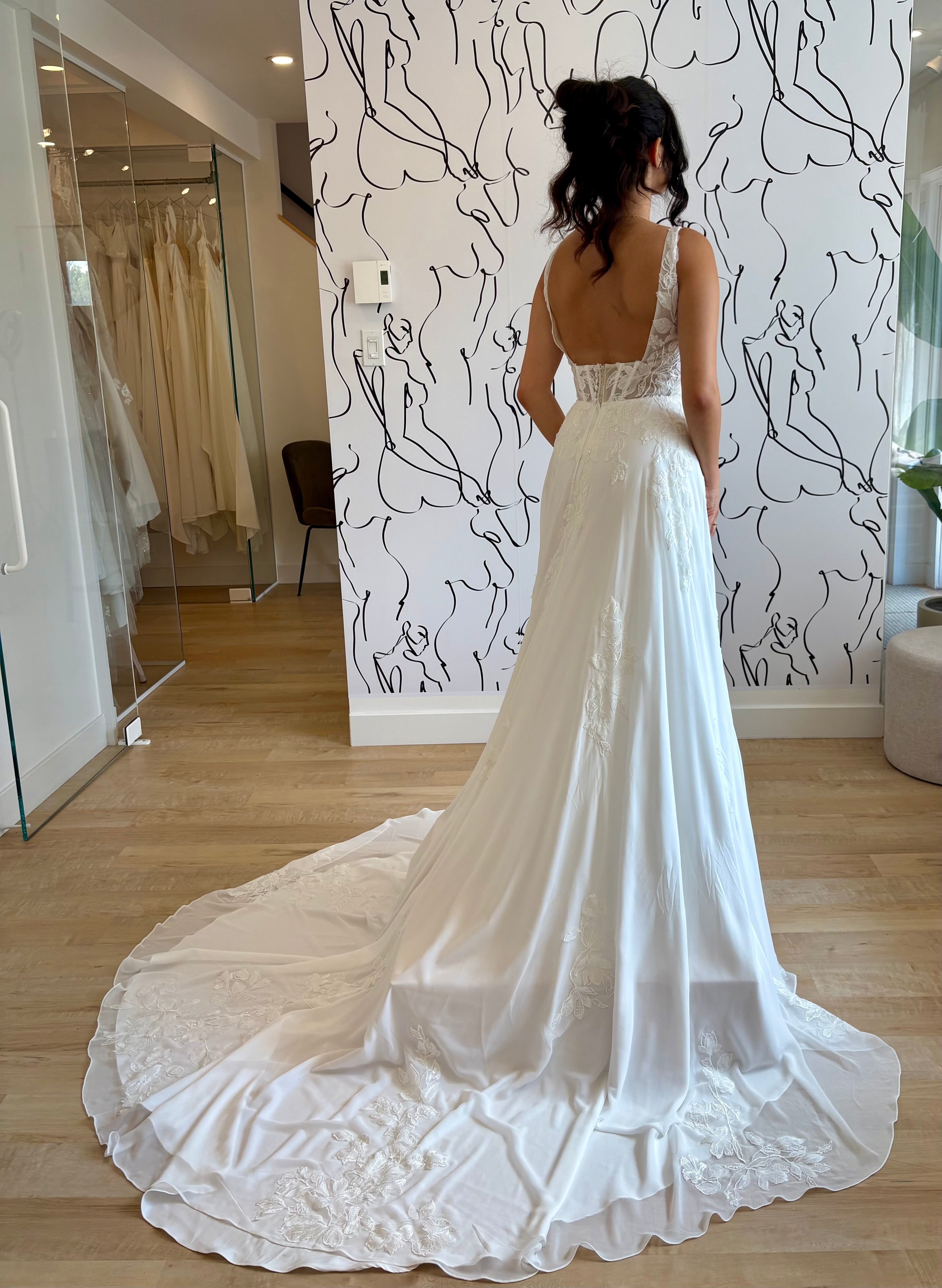 Lou - robe boho romantique moderne en dentelle et jupe de chiffon Lou - robe boho romantique moderne en dentelle et jupe de chiffon