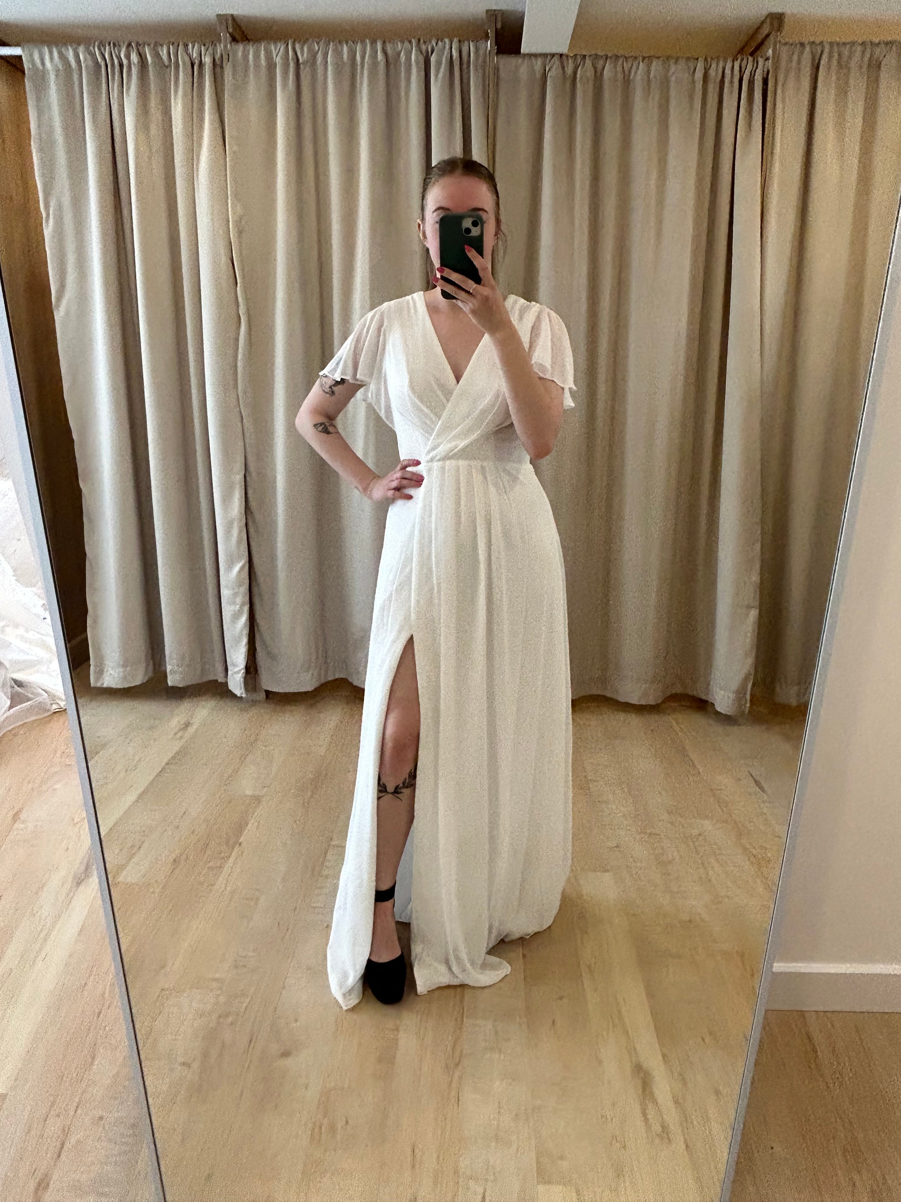 Martina - robe longue à décolleté en V, manches courtes et jambe fendue Martina - robe longue à décolleté en V, manches courtes et jambe fendue