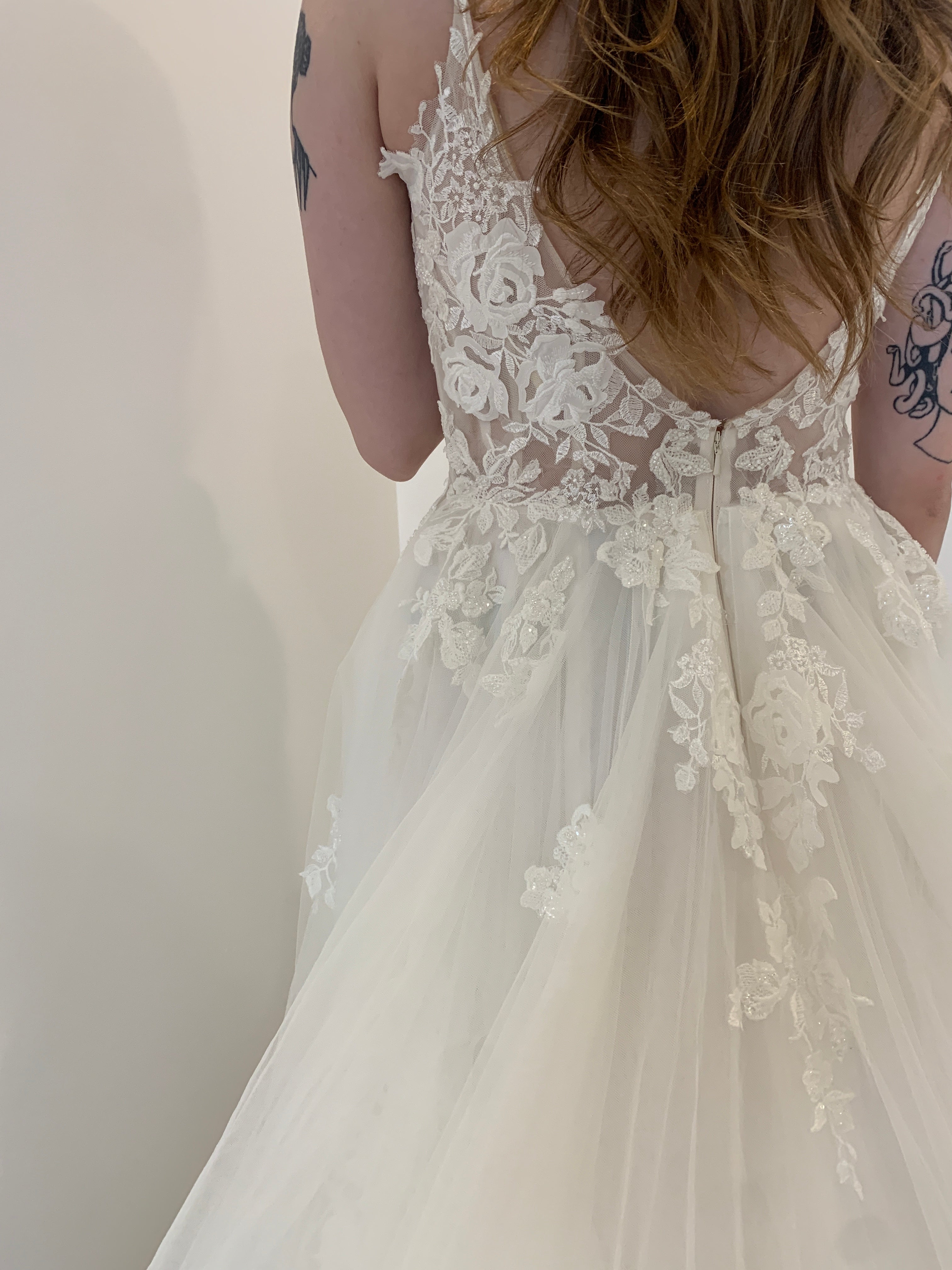 *EXCLUSIVITÉ* Pokey *échantillon taille 8* - robe boho romantique volumineuse en tulle avec haut brodé de dentelle et bretelles fines *EXCLUSIVITÉ* Pokey *échantillon taille 8* - robe boho romantique volumineuse en tulle avec haut brodé de dentelle et bretelles fines