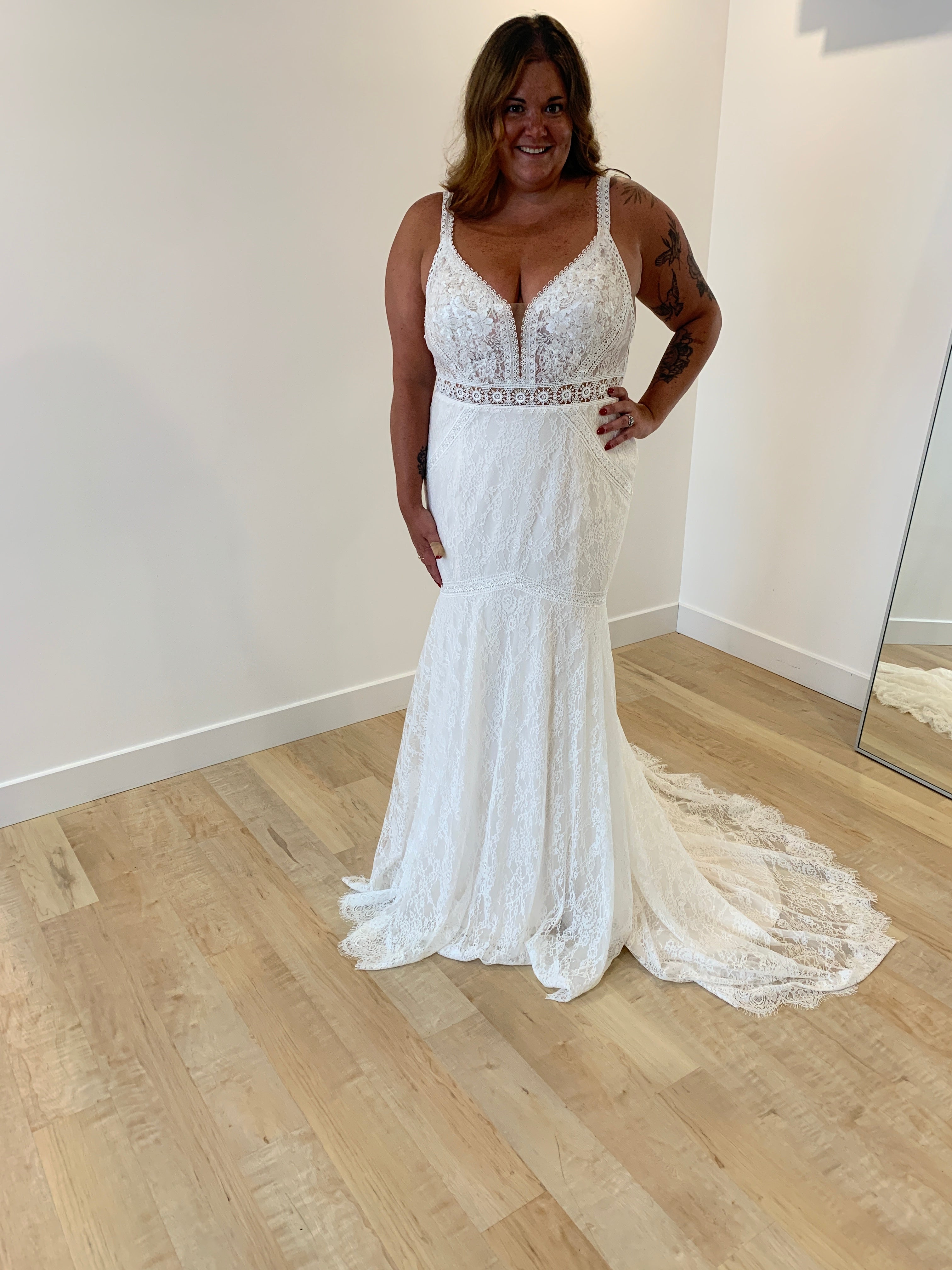 *EXCLUSIVITÉ* Gracie * échantillon taille 20 - robe de mariée boho de coupe ajustée en dentelle *EXCLUSIVITÉ* Gracie * échantillon taille 20 - robe de mariée boho de coupe ajustée en dentelle