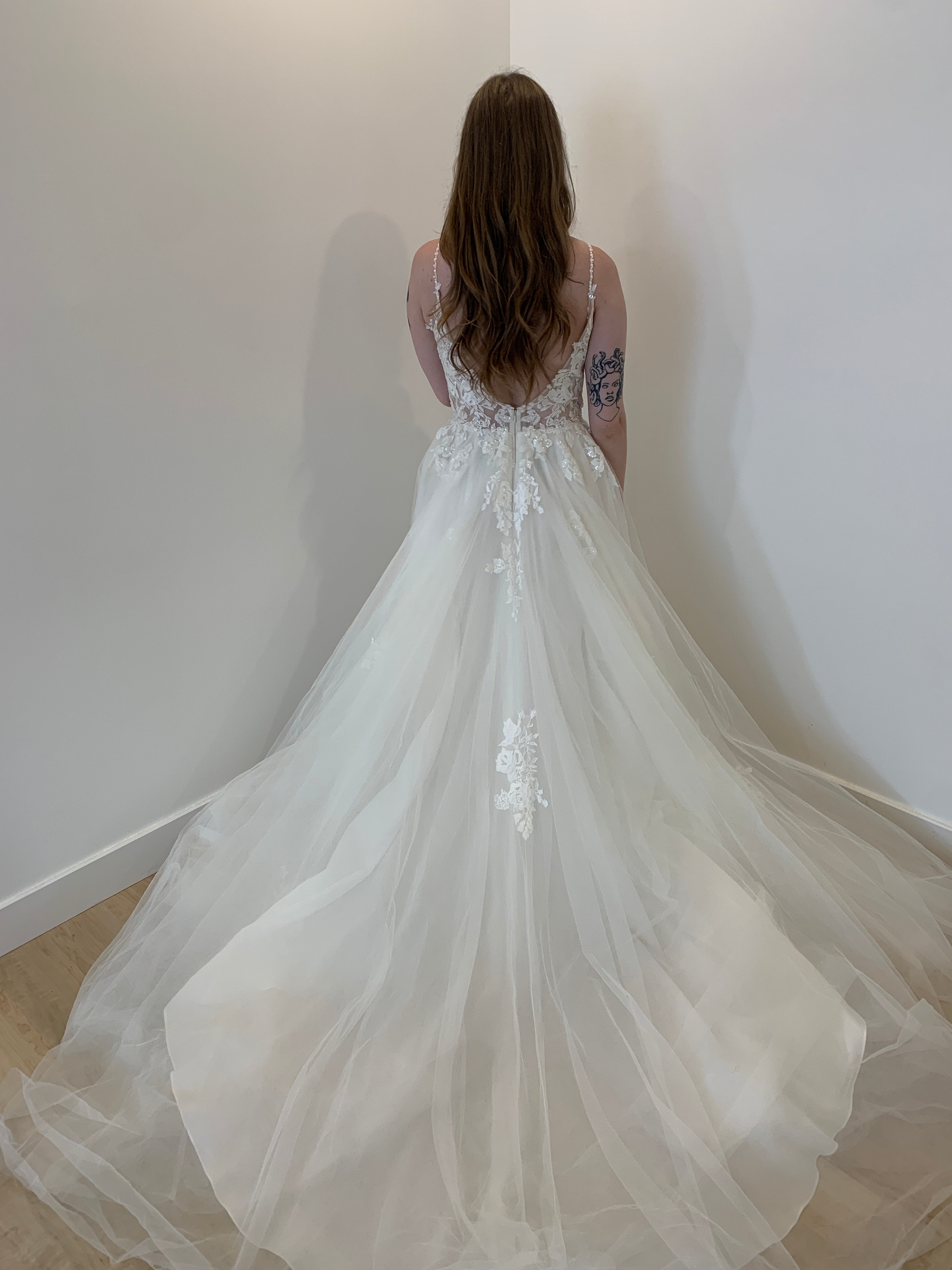 *EXCLUSIVITÉ* Pokey *échantillon taille 8* - robe boho romantique volumineuse en tulle avec haut brodé de dentelle et bretelles fines *EXCLUSIVITÉ* Pokey *échantillon taille 8* - robe boho romantique volumineuse en tulle avec haut brodé de dentelle et bretelles fines