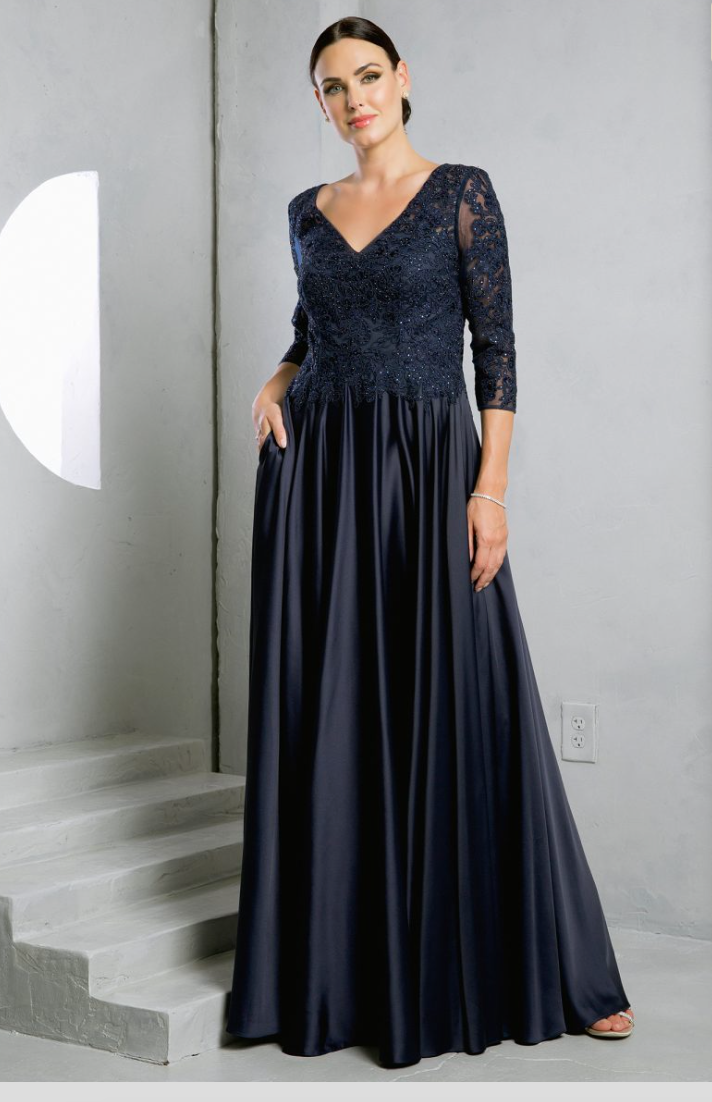 Jenna - robe de coupe A en satin et haut en dentelle brodée Jenna - robe de coupe A en satin et haut en dentelle brodée