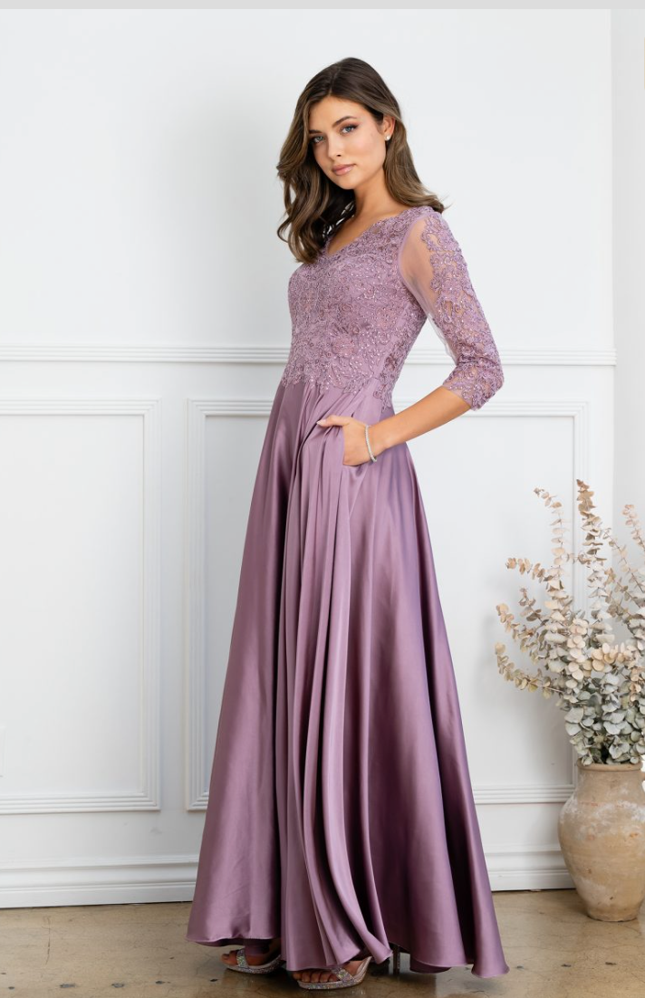 Jenna - robe de coupe A en satin et haut en dentelle brodée Jenna - robe de coupe A en satin et haut en dentelle brodée