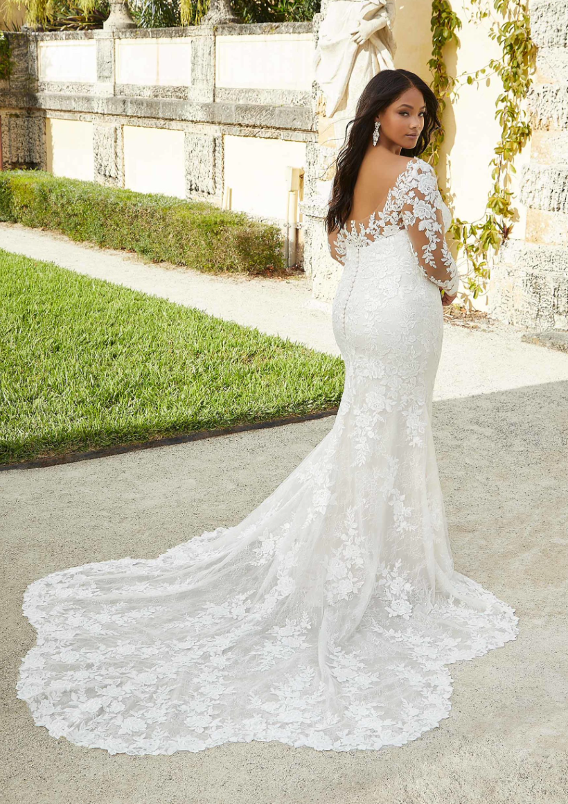 Alexie *taille plus* *échantillon taille 20W* - robe de mariée classique de coupe ajustée en dentelle avec haut illusion et manches longues Alexie *taille plus* *échantillon taille 20W* - robe de mariée classique de coupe ajustée en dentelle avec haut illusion et manches longues