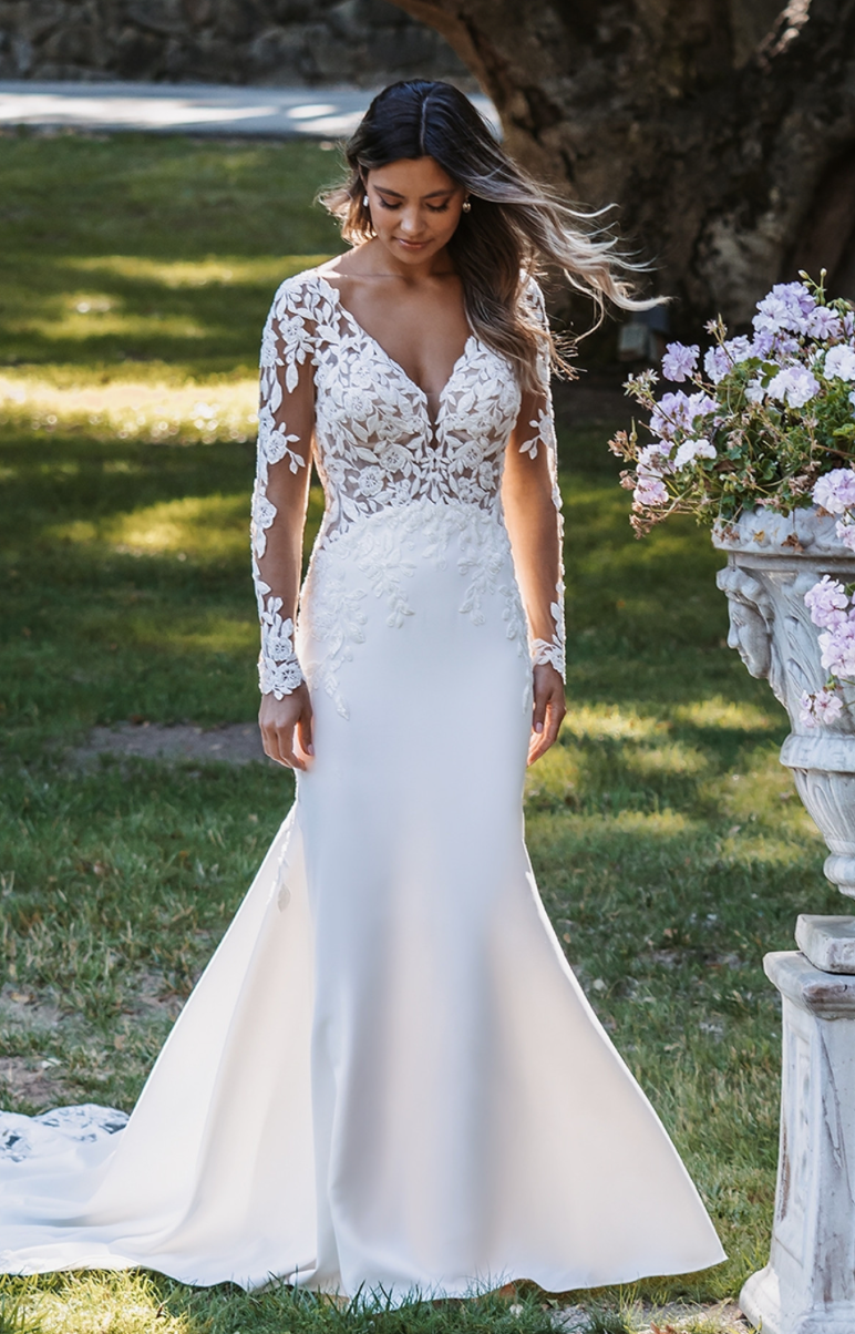 Austina - slim fit wedding dress with long sleeves in embroidered lace with crepe bottom and lace insert in the train Austina - slim fit wedding dress with long sleeves in embroidered lace with crepe bottom and lace insert in the train