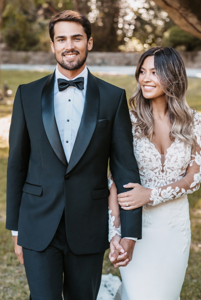 Austina - slim fit wedding dress with long sleeves in embroidered lace with crepe bottom and lace insert in the train Austina - slim fit wedding dress with long sleeves in embroidered lace with crepe bottom and lace insert in the train