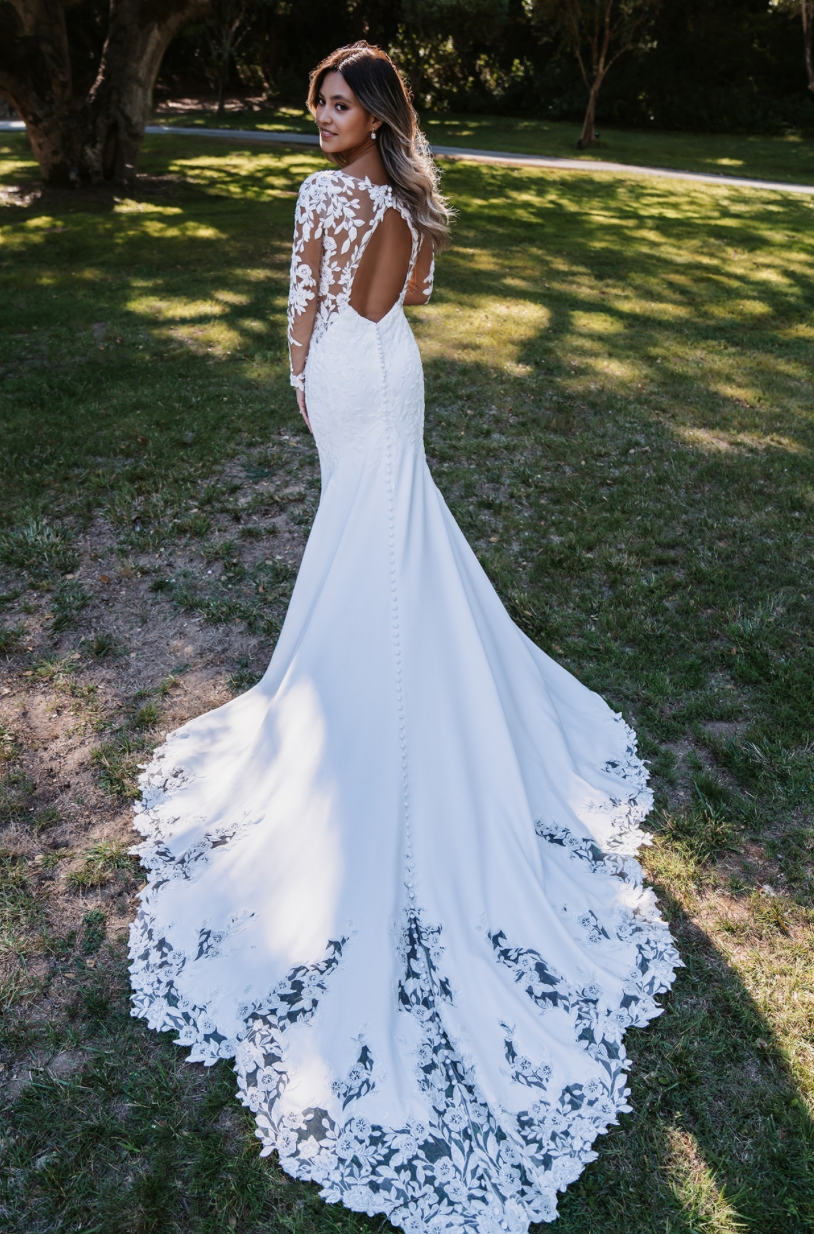 Austina - slim fit wedding dress with long sleeves in embroidered lace with crepe bottom and lace insert in the train Austina - slim fit wedding dress with long sleeves in embroidered lace with crepe bottom and lace insert in the train