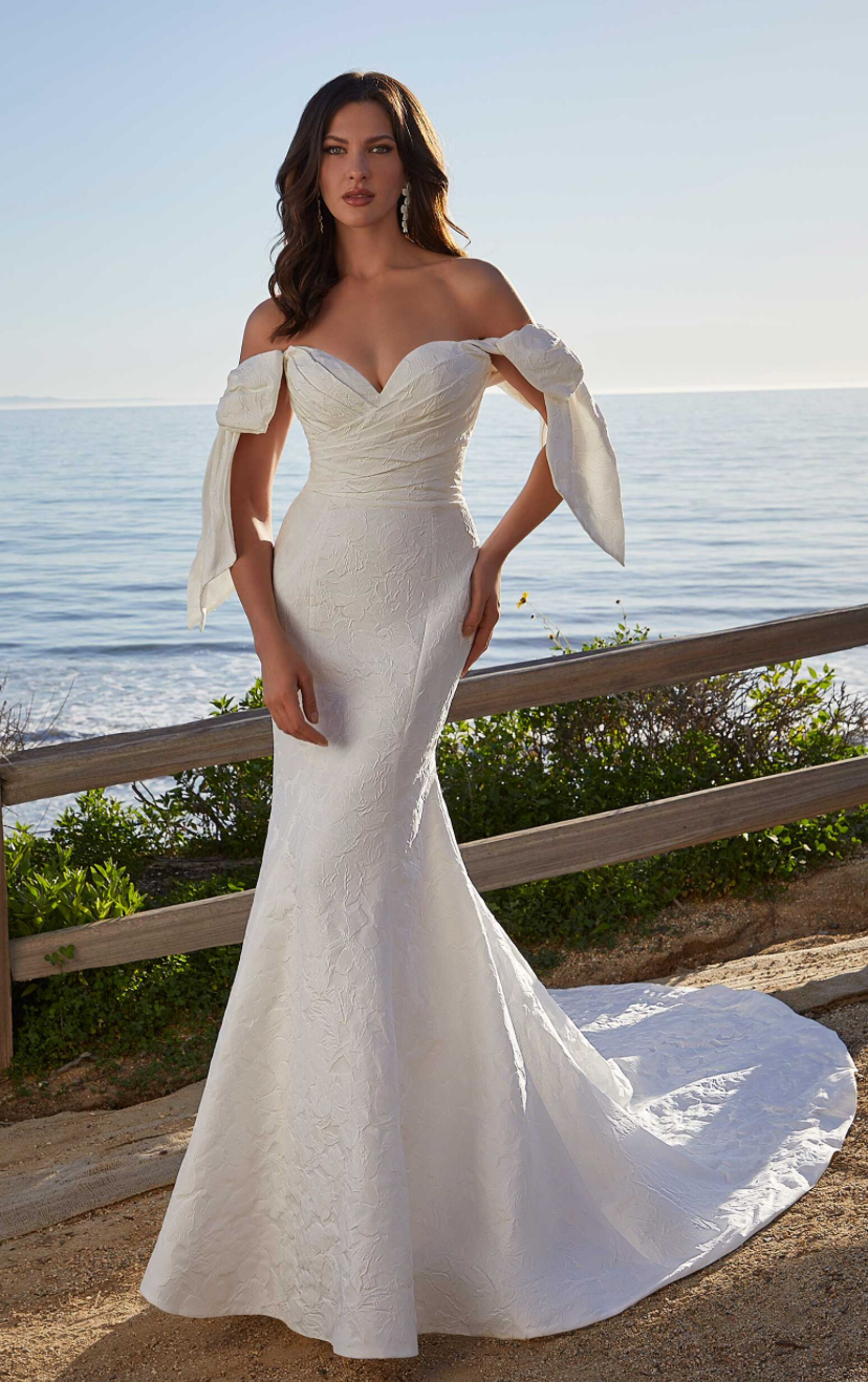 Gabana - robe de mariée haut de gamme ajustée en brocade avec boucles off shoulders Gabana - robe de mariée haut de gamme ajustée en brocade avec boucles off shoulders