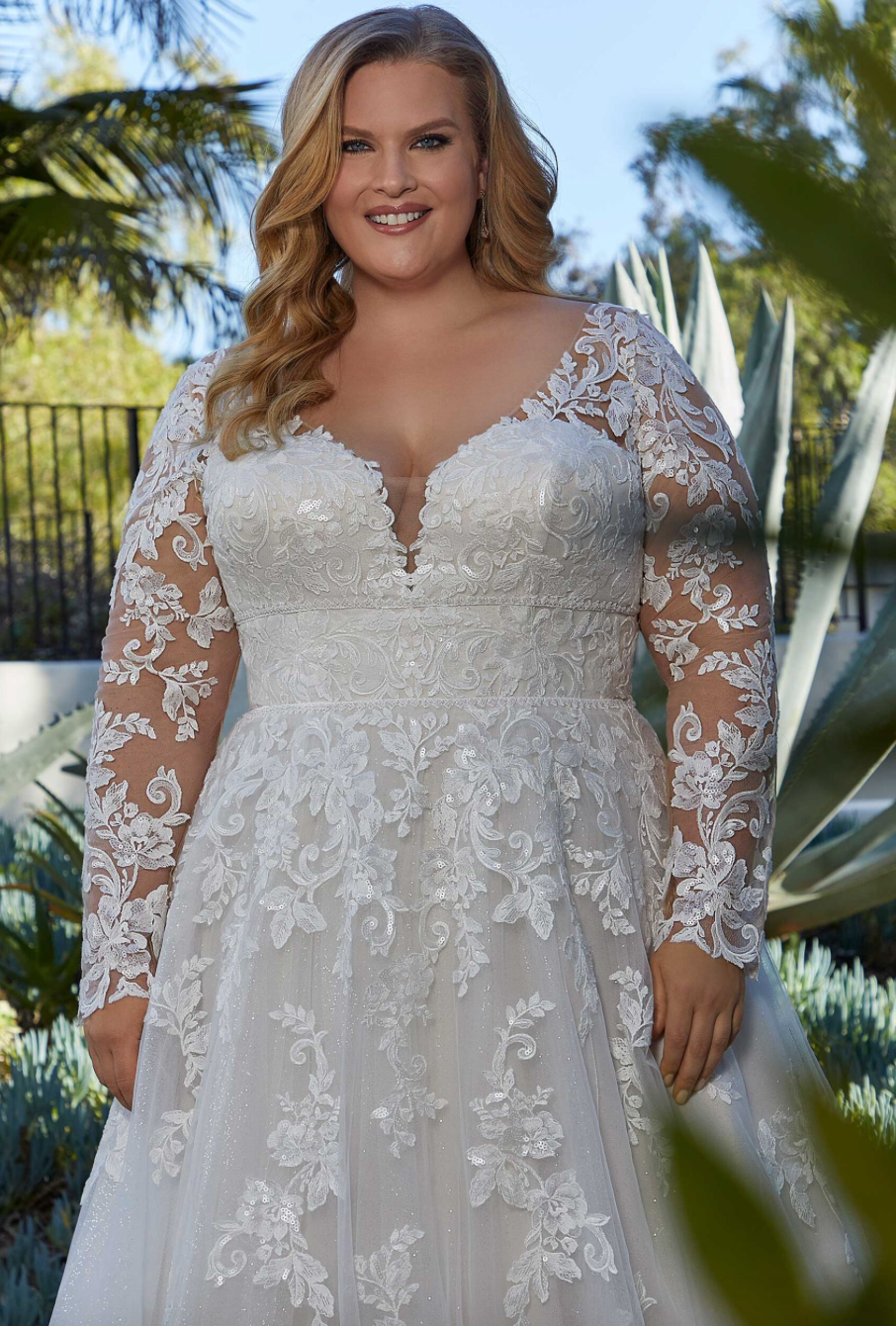 Fay *taille plus* - robe de mariée boho ligne A avec dentelle brillante et manches longues amovibles Fay *taille plus* - robe de mariée boho ligne A avec dentelle brillante et manches longues amovibles