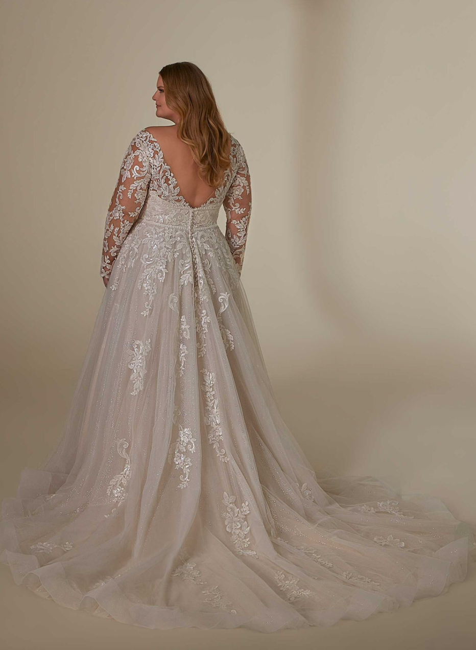 Fay *taille plus* - robe de mariée boho ligne A avec dentelle brillante et manches longues amovibles Fay *taille plus* - robe de mariée boho ligne A avec dentelle brillante et manches longues amovibles