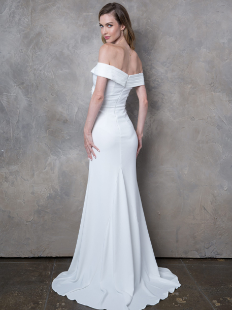 Atlas - Robe de mariée longue de coupe droite avec fente à épaules dénudées Atlas - Robe de mariée longue de coupe droite avec fente à épaules dénudées