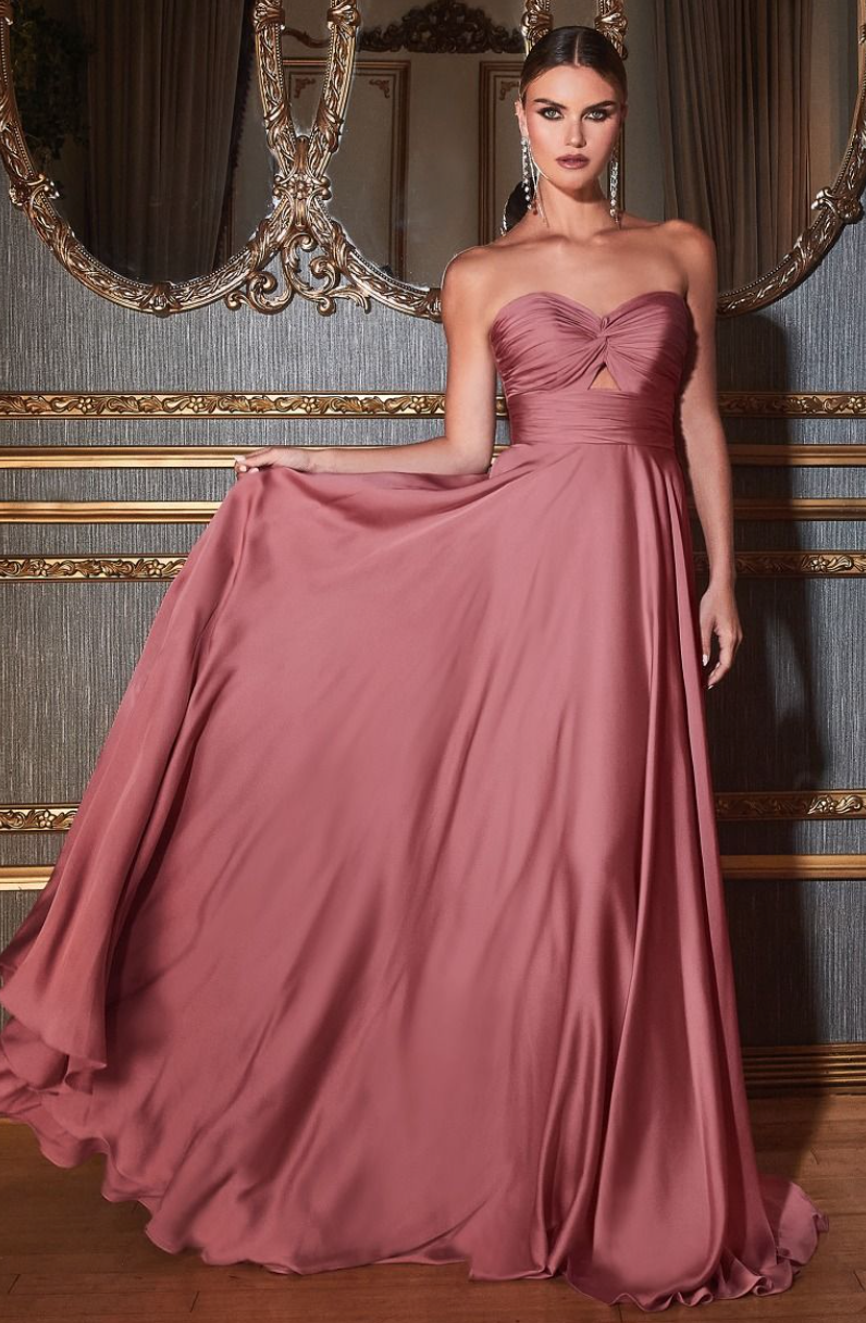 Weston *tailles 4 à 14* - robe longue en tissus satiné avec bustier en coeur et cut-out à l'avant Weston *tailles 4 à 14* - robe longue en tissus satiné avec bustier en coeur et cut-out à l'avant