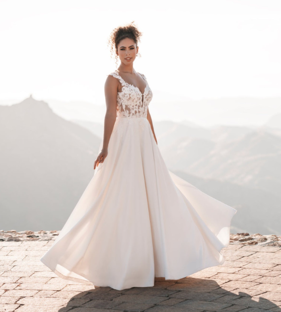 Elias - robe de mariée classique avec haut en dentelle sexy de style corset jupe de satin mât avec crinoline Elias - robe de mariée classique avec haut en dentelle sexy de style corset jupe de satin mât avec crinoline