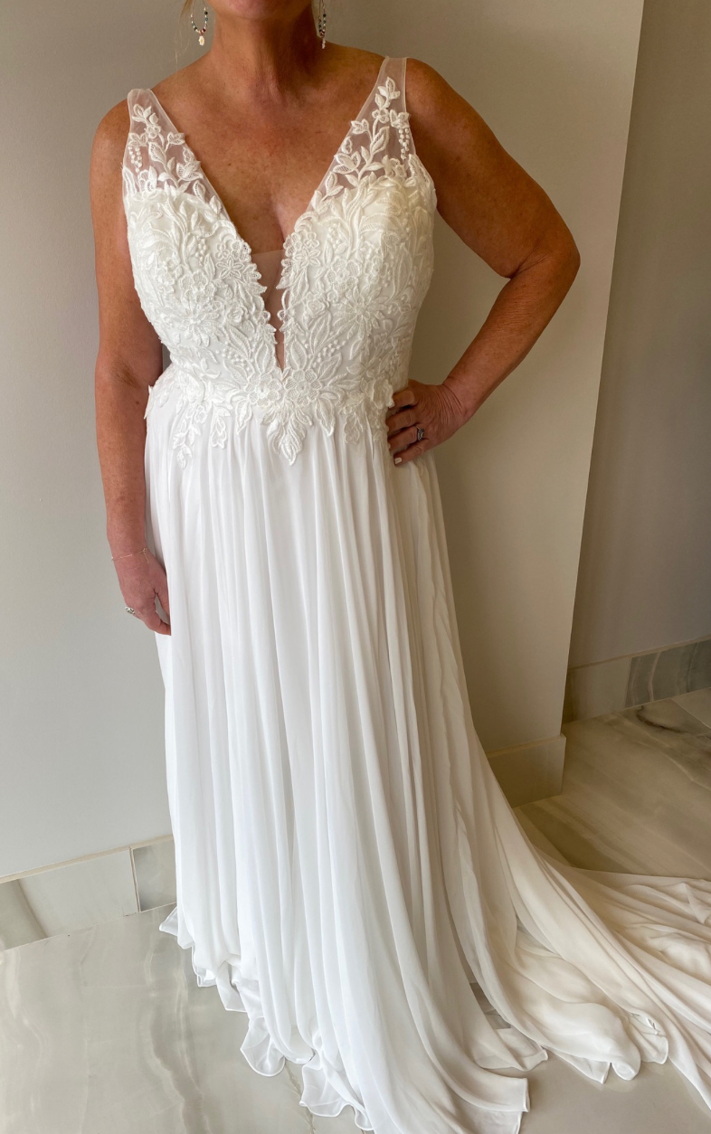 *EXCLUSIVITÉ* Jasper *taille plus* - robe de mariée avec jupe de chiffon et haut brodé *EXCLUSIVITÉ* Jasper *taille plus* - robe de mariée avec jupe de chiffon et haut brodé