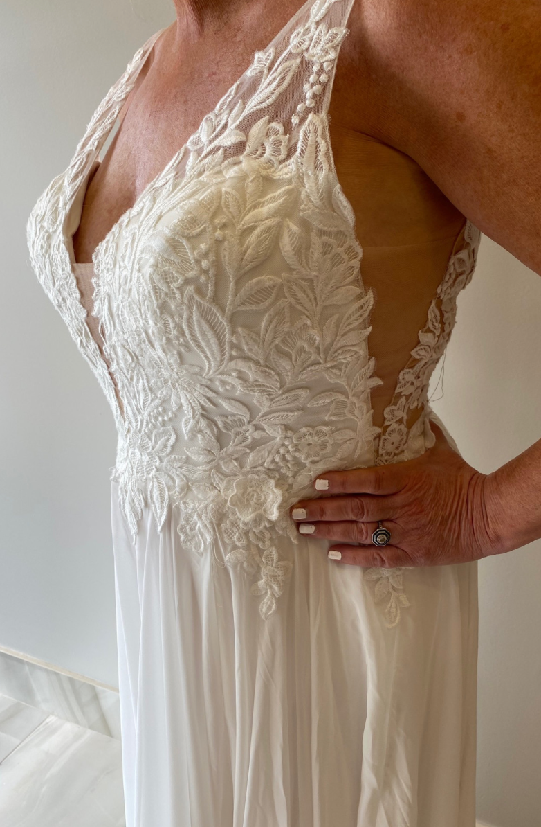 *EXCLUSIVITÉ* Jasper *taille plus* - robe de mariée avec jupe de chiffon et haut brodé *EXCLUSIVITÉ* Jasper *taille plus* - robe de mariée avec jupe de chiffon et haut brodé
