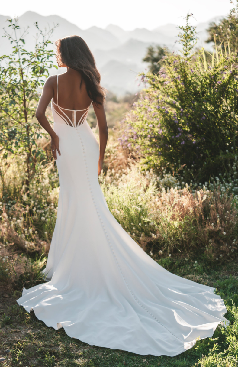 Landon - robe de mariée moderne et simple en crêpe extensible à encolure droite et dos corset Landon - robe de mariée moderne et simple en crêpe extensible à encolure droite et dos corset