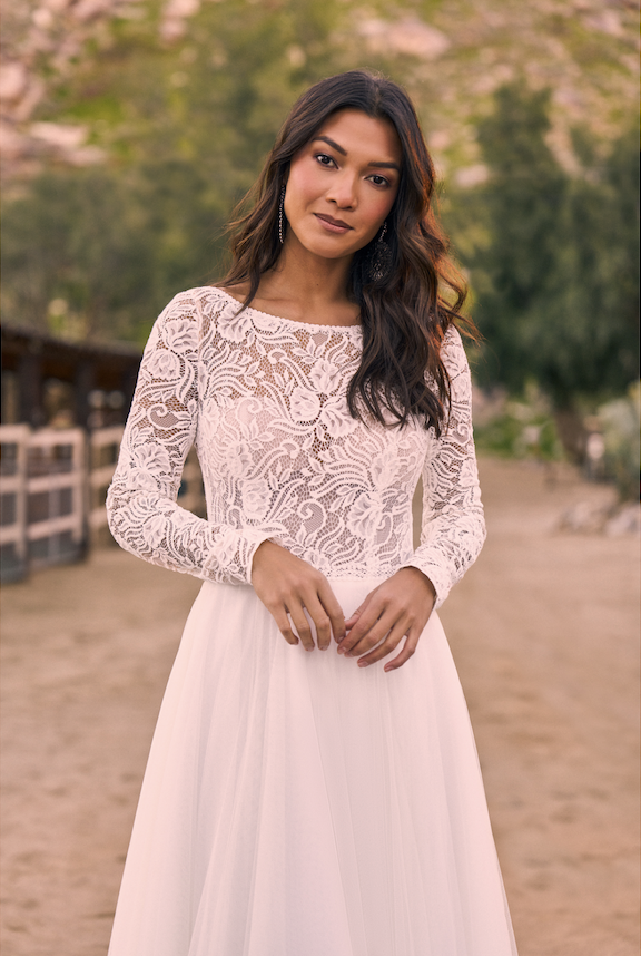 Marcella *échantillon taille 14* - robe de mariée à manches longues et encolure haute Sabrina avec jupe de tulle Marcella *échantillon taille 14* - robe de mariée à manches longues et encolure haute Sabrina avec jupe de tulle