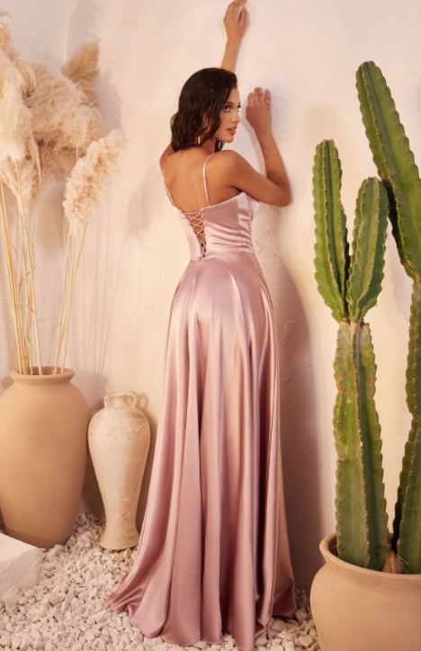 Heather - robe longue en tissus satiné avec corset, bretelles fines, dos lacé et jambe fendue Heather - robe longue en tissus satiné avec corset, bretelles fines, dos lacé et jambe fendue