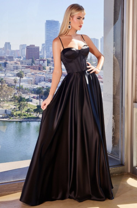 Heather - robe longue en tissus satiné avec corset, bretelles fines, dos lacé et jambe fendue Heather - robe longue en tissus satiné avec corset, bretelles fines, dos lacé et jambe fendue