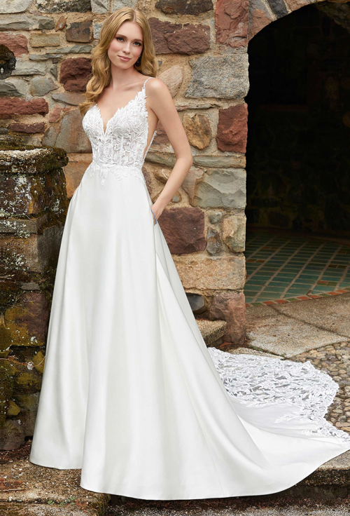 Reggie *taille plus* - robe de mariée classique avec haut en dentelle sexy et jupe de satin Reggie *taille plus* - robe de mariée classique avec haut en dentelle sexy et jupe de satin