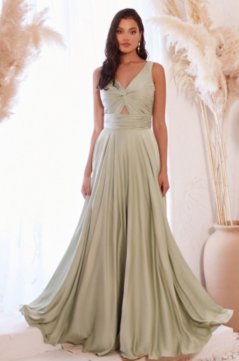 Rushe *tailles 4 à 14* - robe longue en tissus satiné avec jeu de plis et cut-out à l'avant Rushe *tailles 4 à 14* - robe longue en tissus satiné avec jeu de plis et cut-out à l'avant