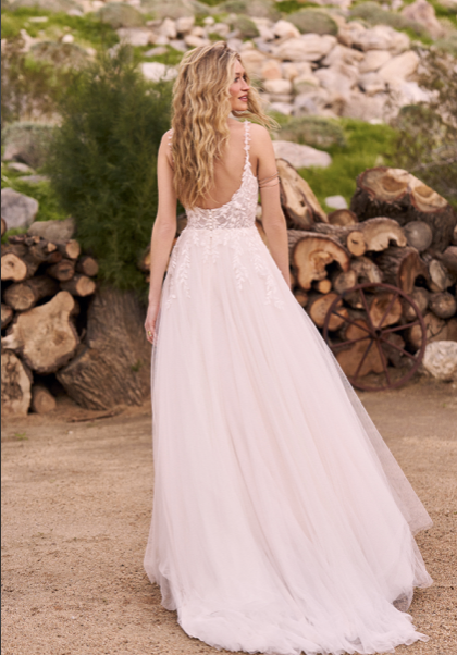 Robyn - robe boho romantique en dentelle avec haut brodée et bretelles en dentelle Robyn - robe boho romantique en dentelle avec haut brodée et bretelles en dentelle