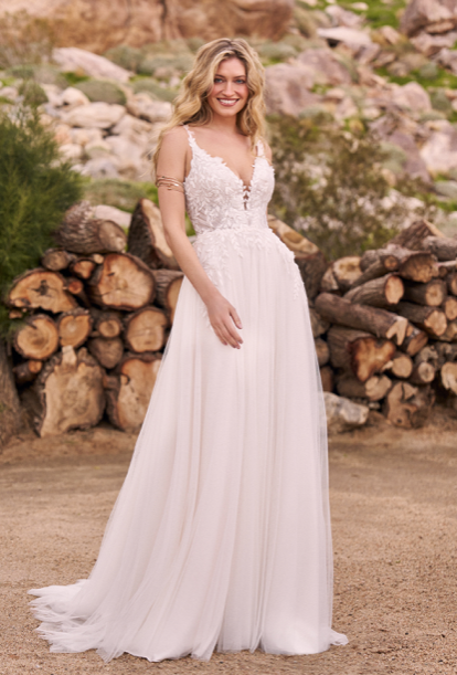 Robyn - robe boho romantique en dentelle avec haut brodée et bretelles en dentelle Robyn - robe boho romantique en dentelle avec haut brodée et bretelles en dentelle