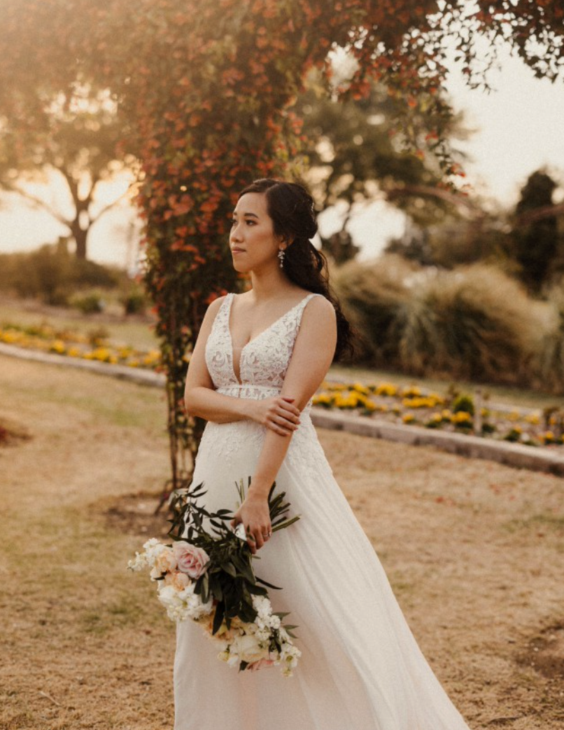 Shiloh *taille plus* - robe de mariée boho sans manches avec haut en V et décolleté illusion Shiloh *taille plus* - robe de mariée boho sans manches avec haut en V et décolleté illusion