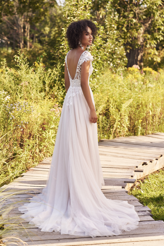 Mavi - robe de mariée boho ligne A avec dentelle florale unique et manches courtes vaporeuses Mavi - robe de mariée boho ligne A avec dentelle florale unique et manches courtes vaporeuses