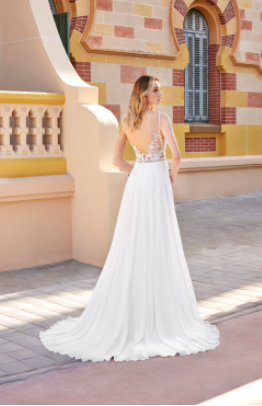 *EXCLUSIVITÉ* Elim *taille plus* - robe de mariée avec encolure de style haut illusion en chiffon *EXCLUSIVITÉ* Elim *taille plus* - robe de mariée avec encolure de style haut illusion en chiffon