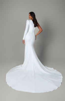 *EXCLUSIVITÉ* Clement *échantillon taille 16* - robe de mariée moderne ajustée à encolure asymétrique à une manche longue *EXCLUSIVITÉ* Clement *échantillon taille 16* - robe de mariée moderne ajustée à encolure asymétrique à une manche longue