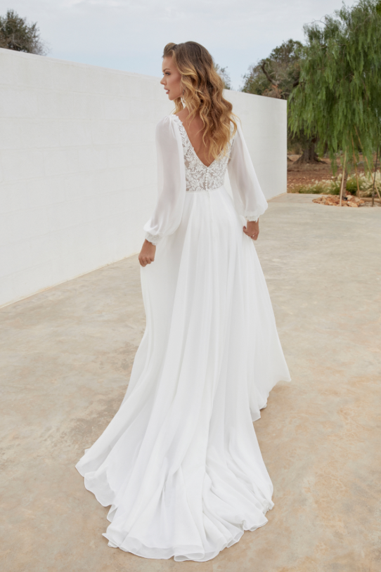 Derby *échantillon taille 20* - robe de mariée avec manches longues bouffantes en chiffon, haut en dentelle, dos en V Derby *échantillon taille 20* - robe de mariée avec manches longues bouffantes en chiffon, haut en dentelle, dos en V